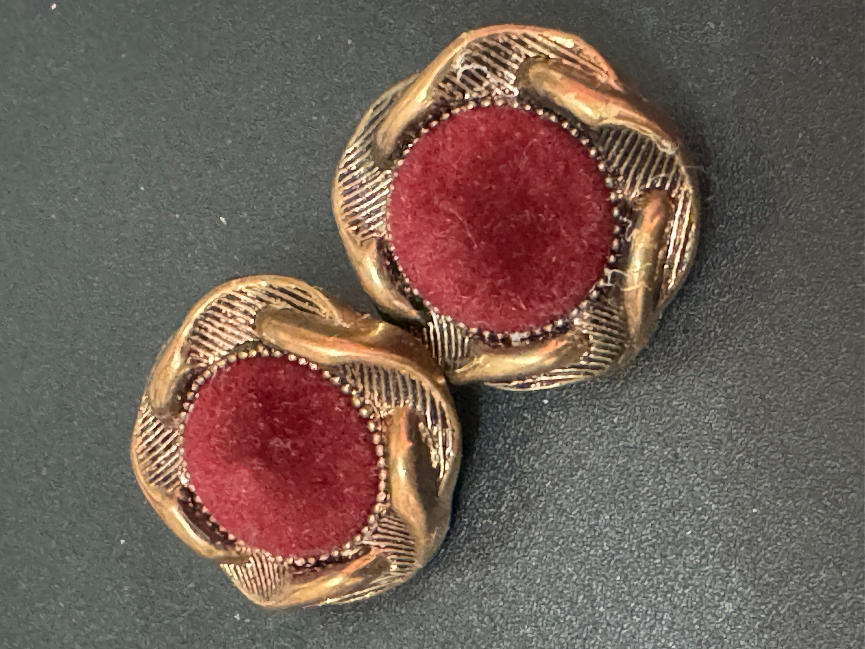 Oversized vintage dark red maroon velvet low domed plastic button Clip On Earrings copper tone lightweight 2.5cm