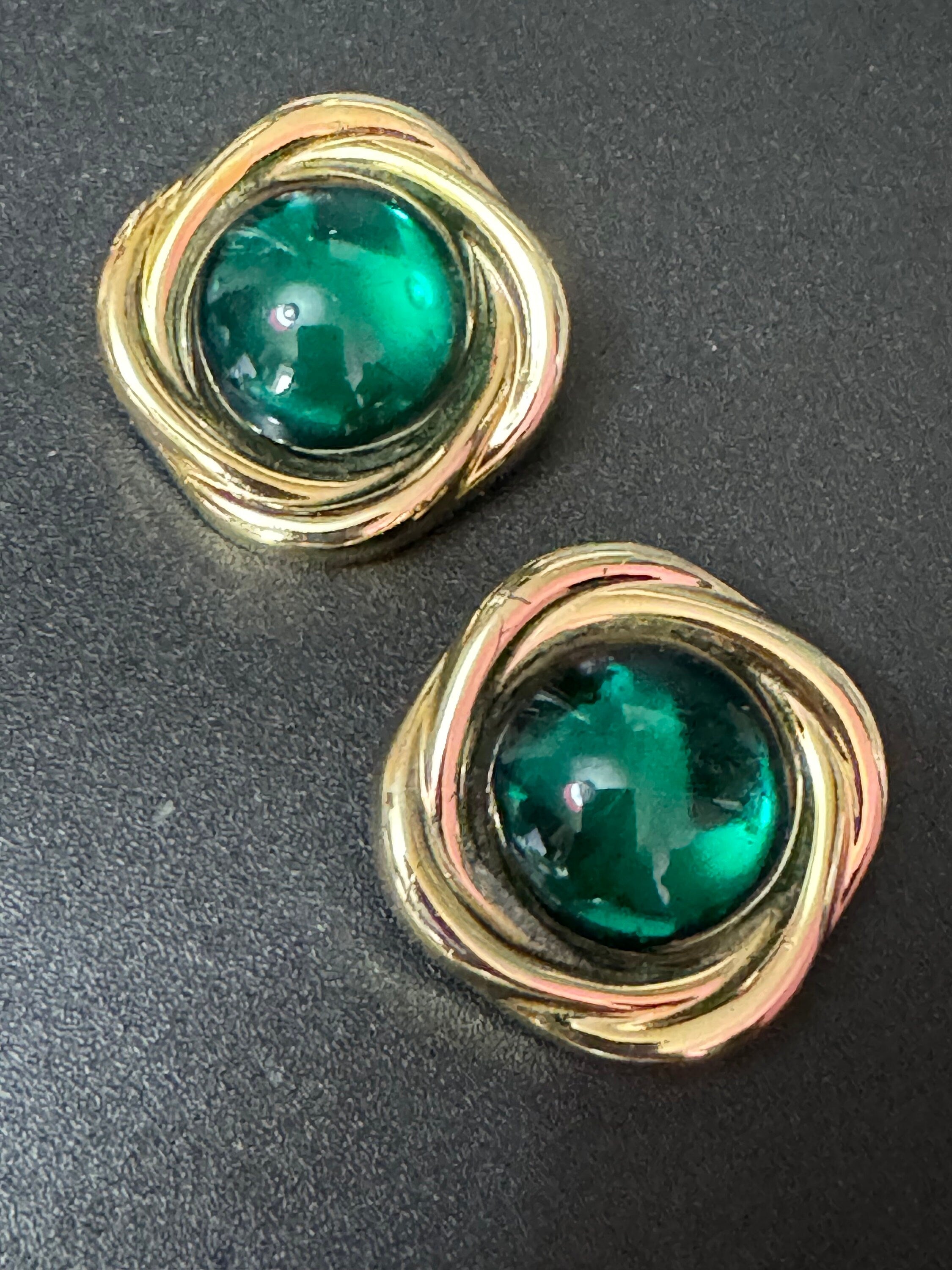 Vintage oversized squared gold tone bright green cabochon large button clip on earrings lightweight plastic 2.5cm Etruscan
