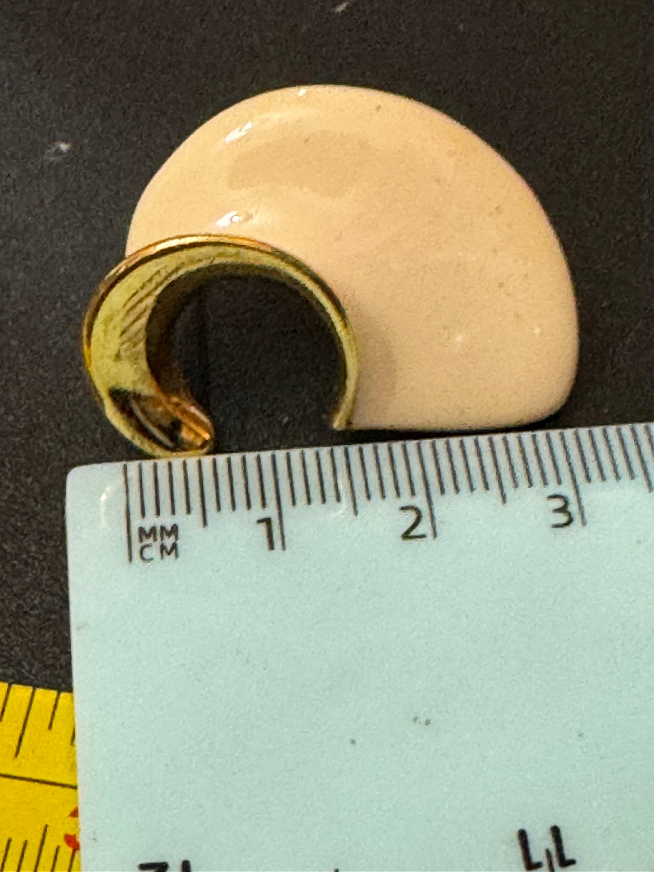 Vintage 1980s Cream Enamel Stud Earrings: Gold Tone