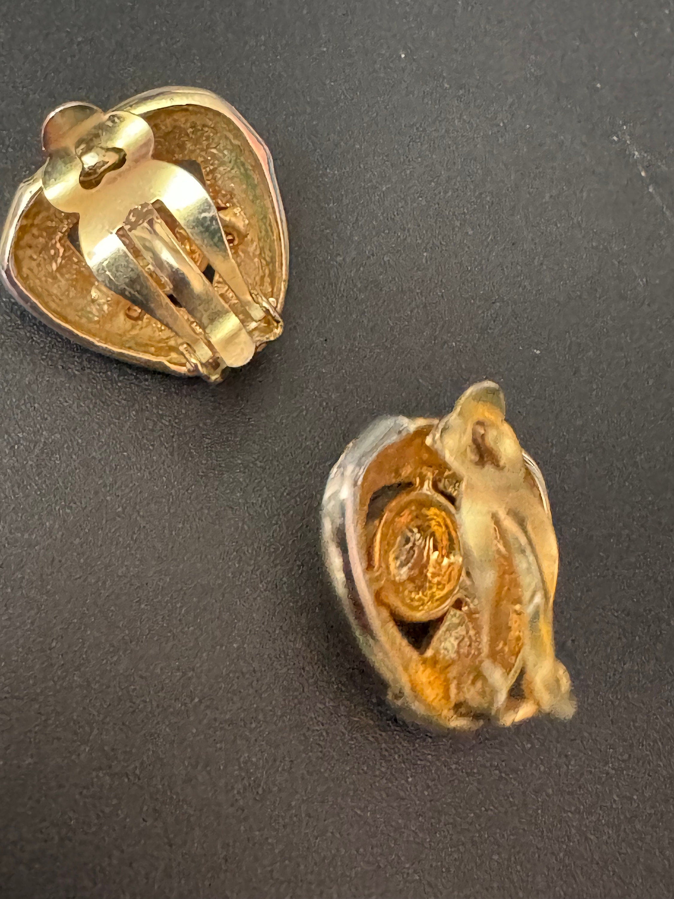 vintage retro gold tone triangular 1980s clip on earrings