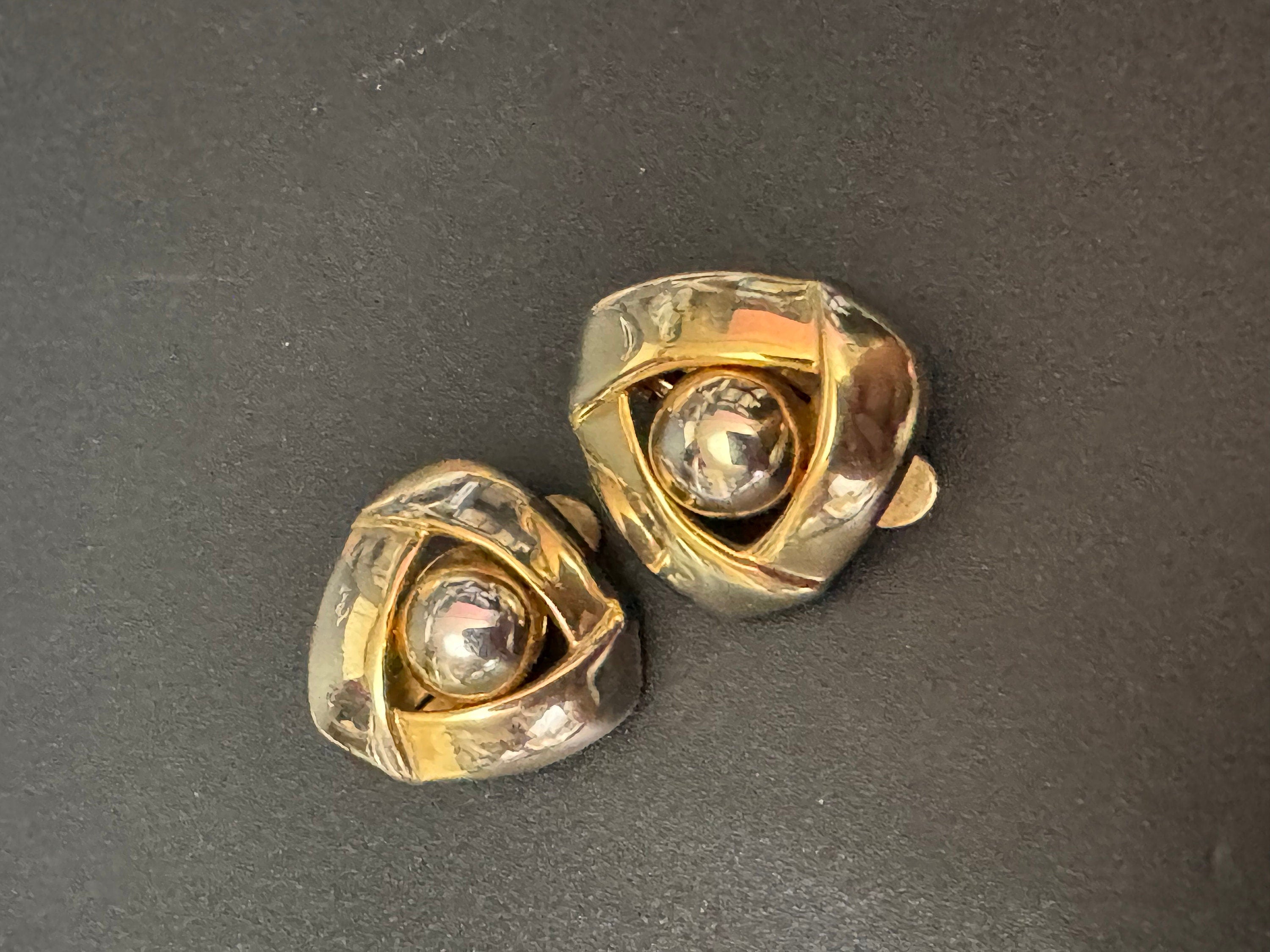 vintage retro gold tone triangular 1980s clip on earrings