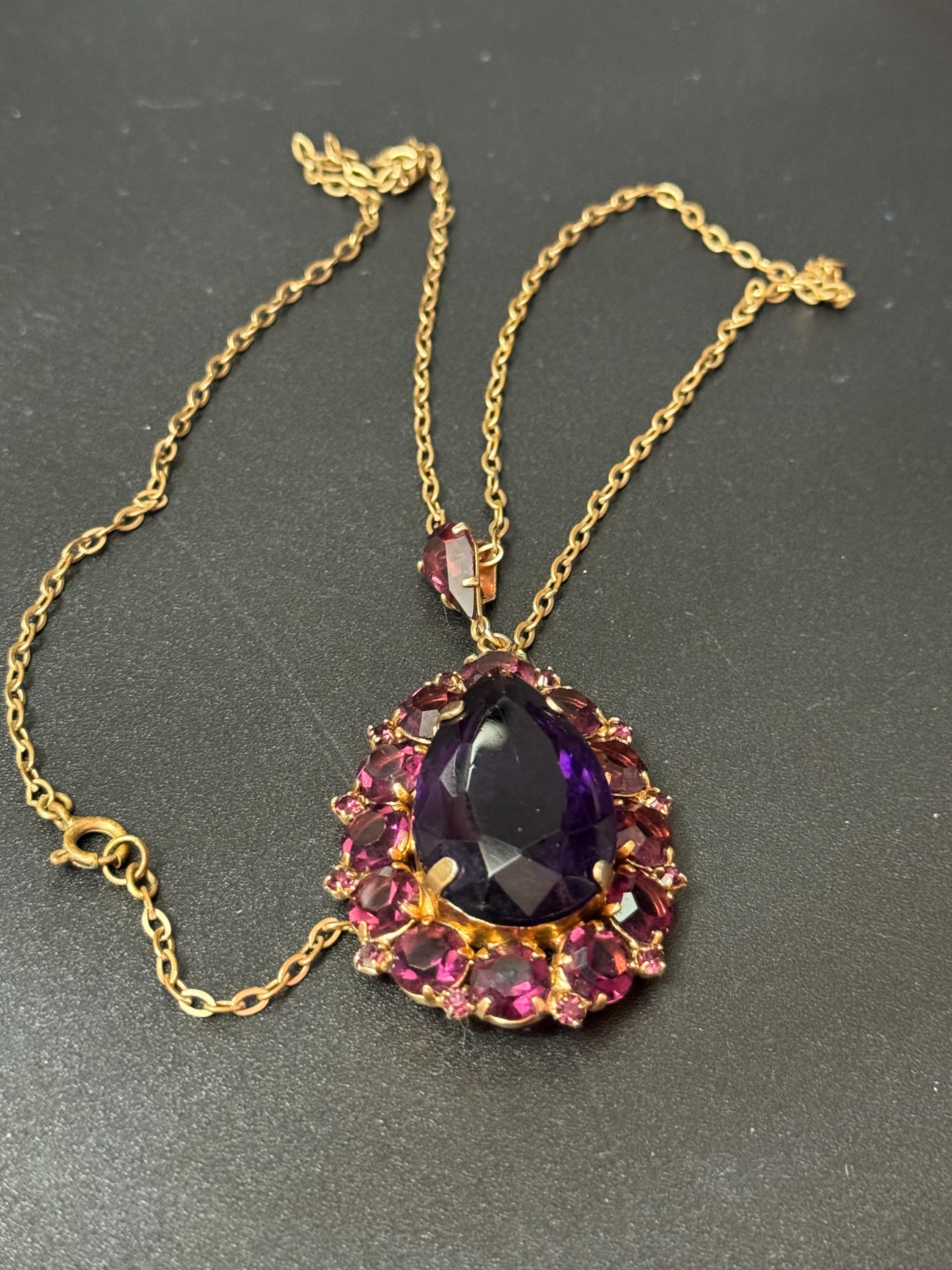 Vintage purple amethyst Glass gold tone metal rhinestone teardrop pendant on 60cm chain Necklace 1960s 1970s modernist