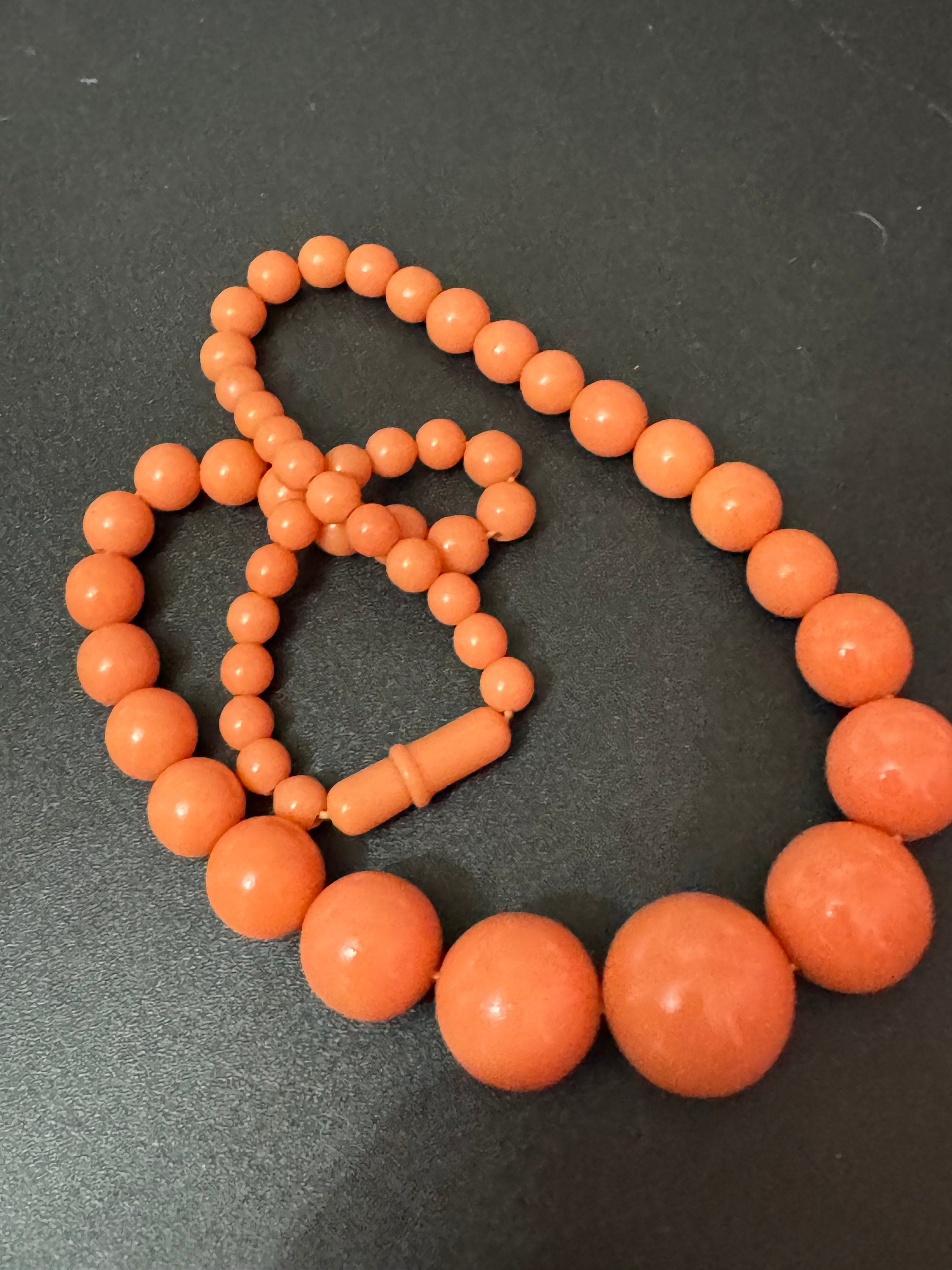 Vintage coral orange plastic beaded graduated bead collar necklace 46cm long