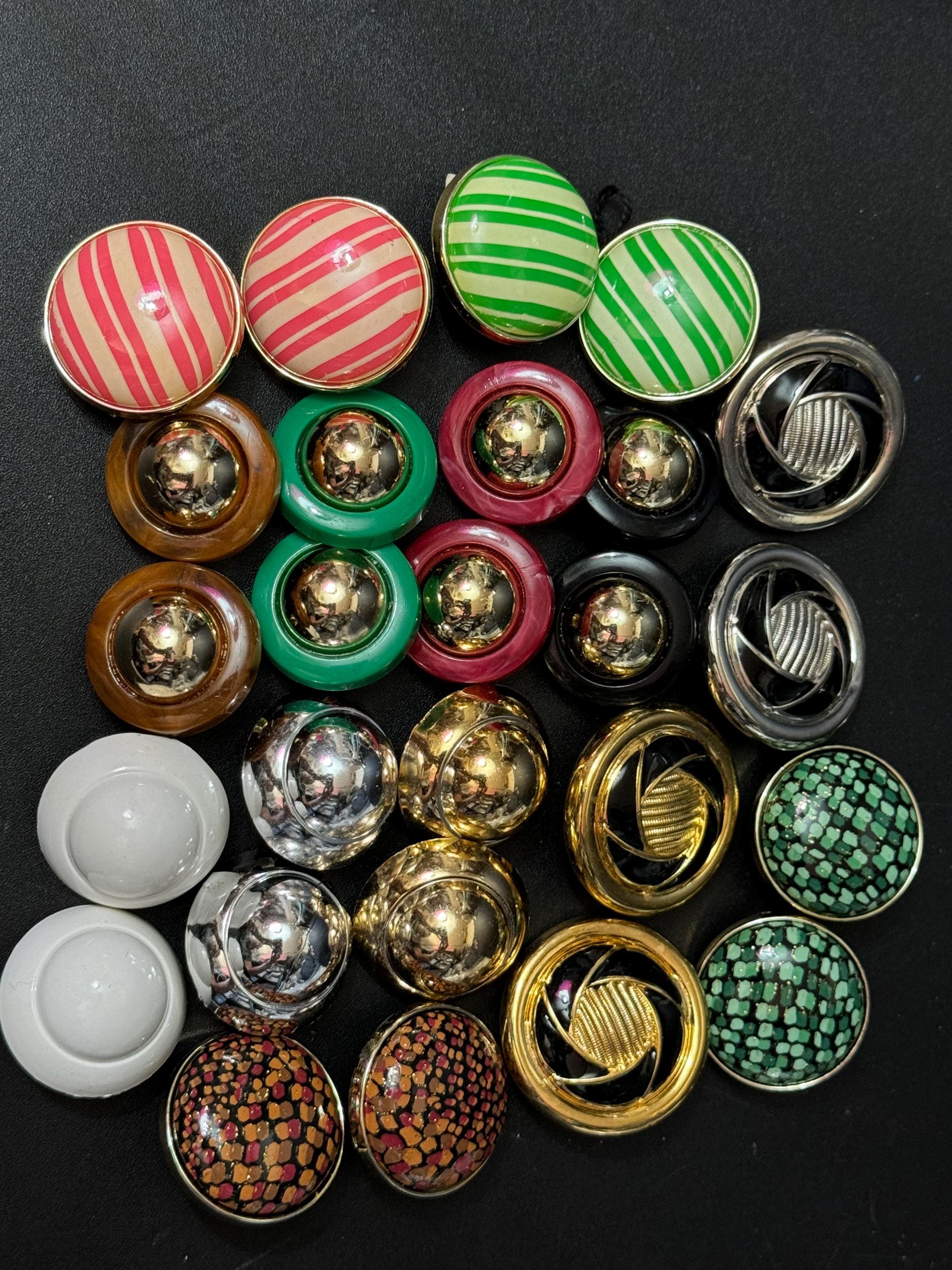 Vintage 1950s brown domed disc Clip On Earrings: Gold Tone