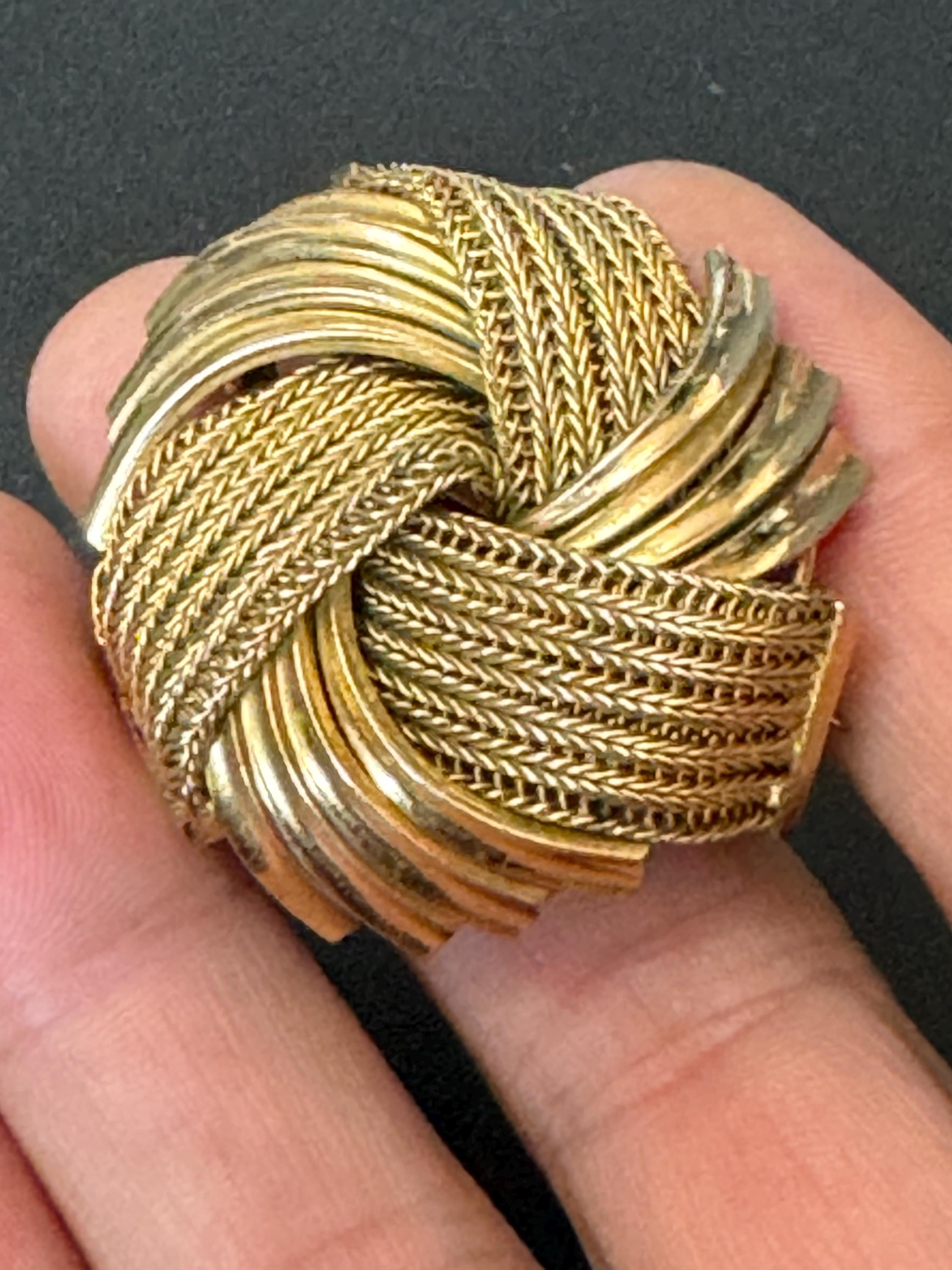 Signed GROSSE 1960 German Designer Gold Tone abstract classic knot design modernist high end brooch with roll clasp 1960s