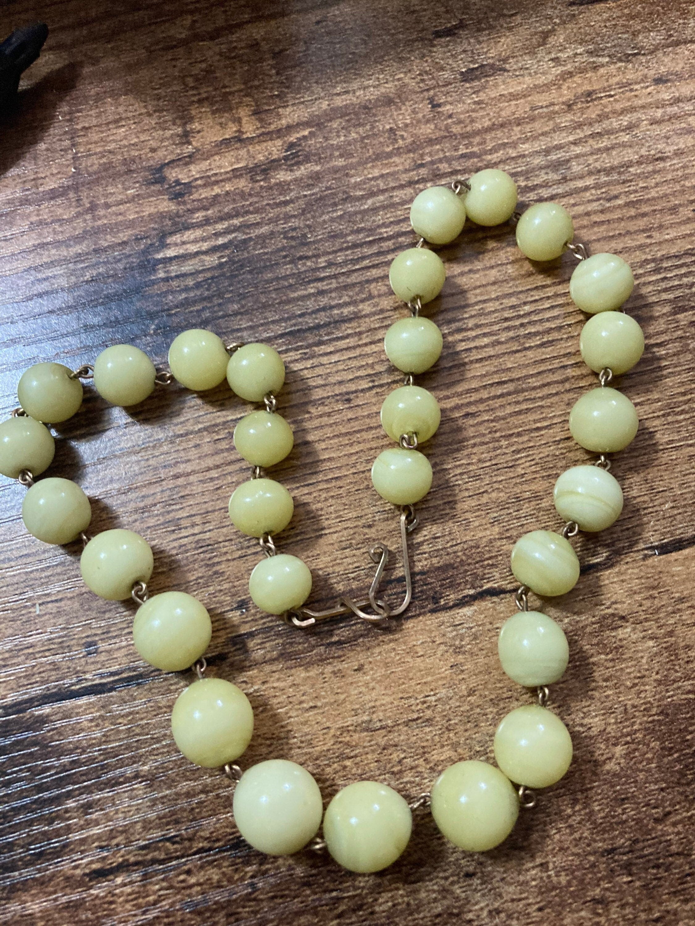 True vintage Art deco Czech lemon yellow Uranium UV glass beaded necklace 39cm