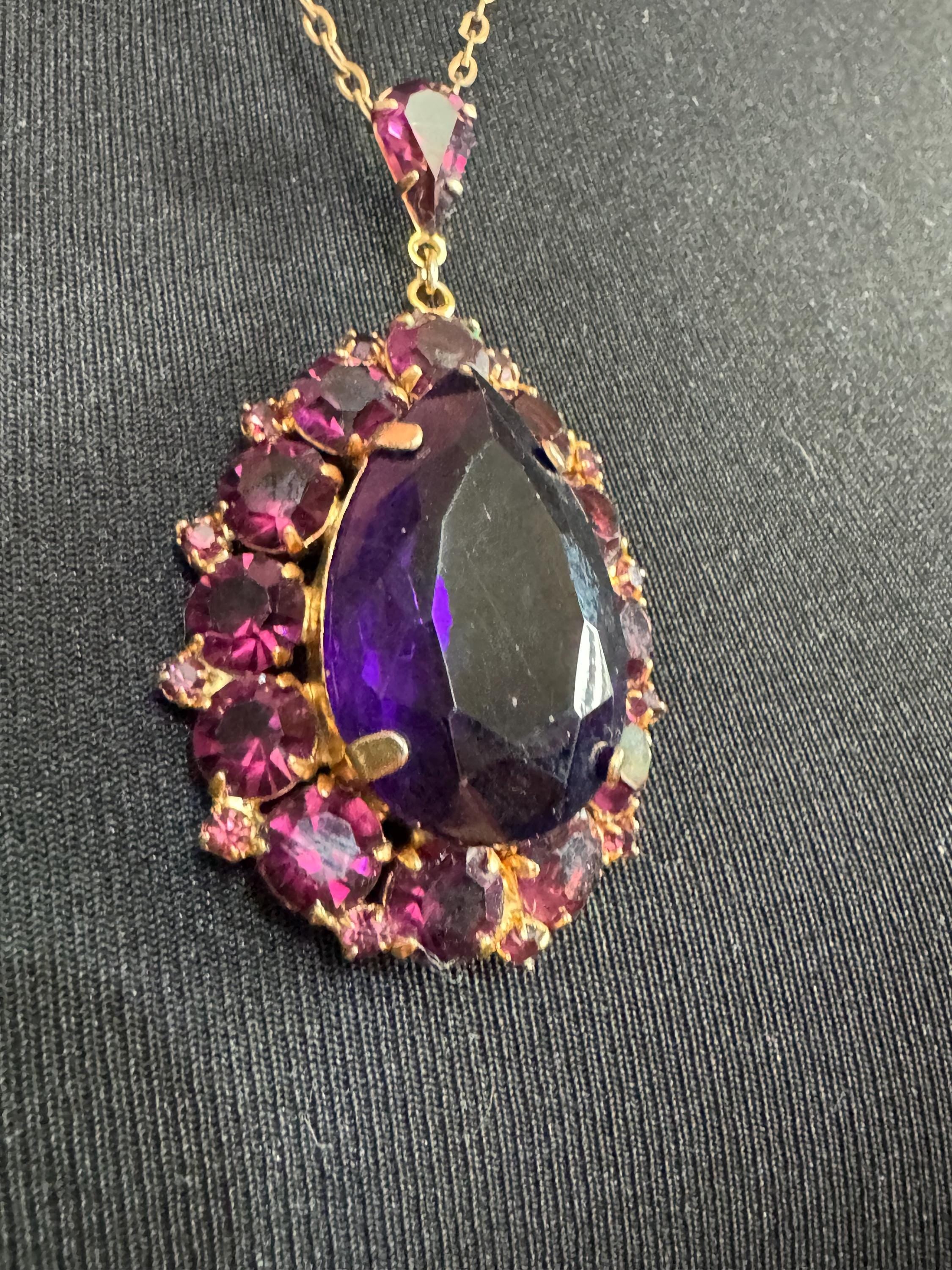 Vintage purple amethyst Glass gold tone metal rhinestone teardrop pendant on 60cm chain Necklace 1960s 1970s modernist