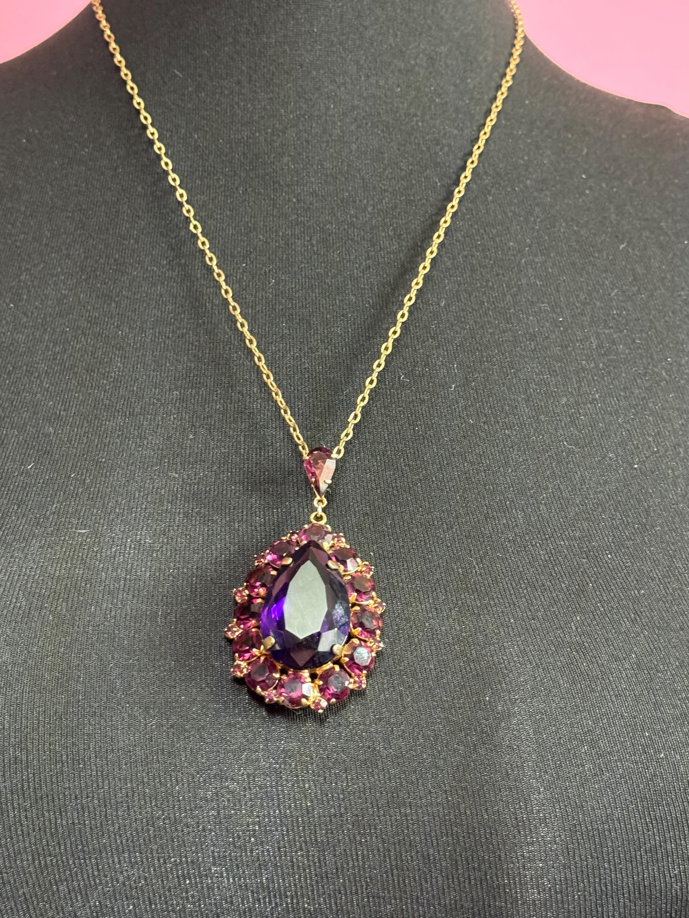 Vintage purple amethyst Glass gold tone metal rhinestone teardrop pendant on 60cm chain Necklace 1960s 1970s modernist