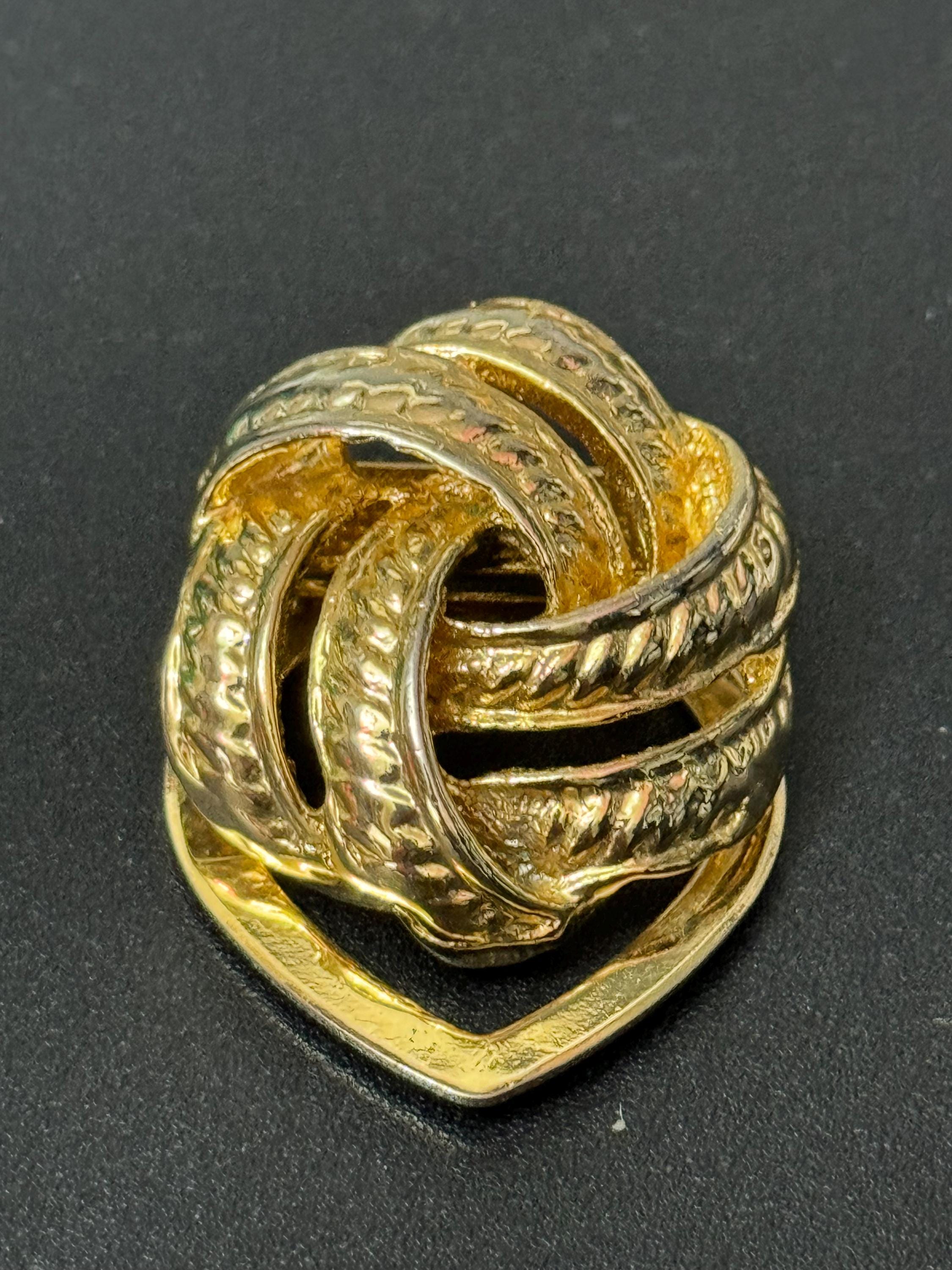 Gold Tone rope knot cut out work Scarf Clip