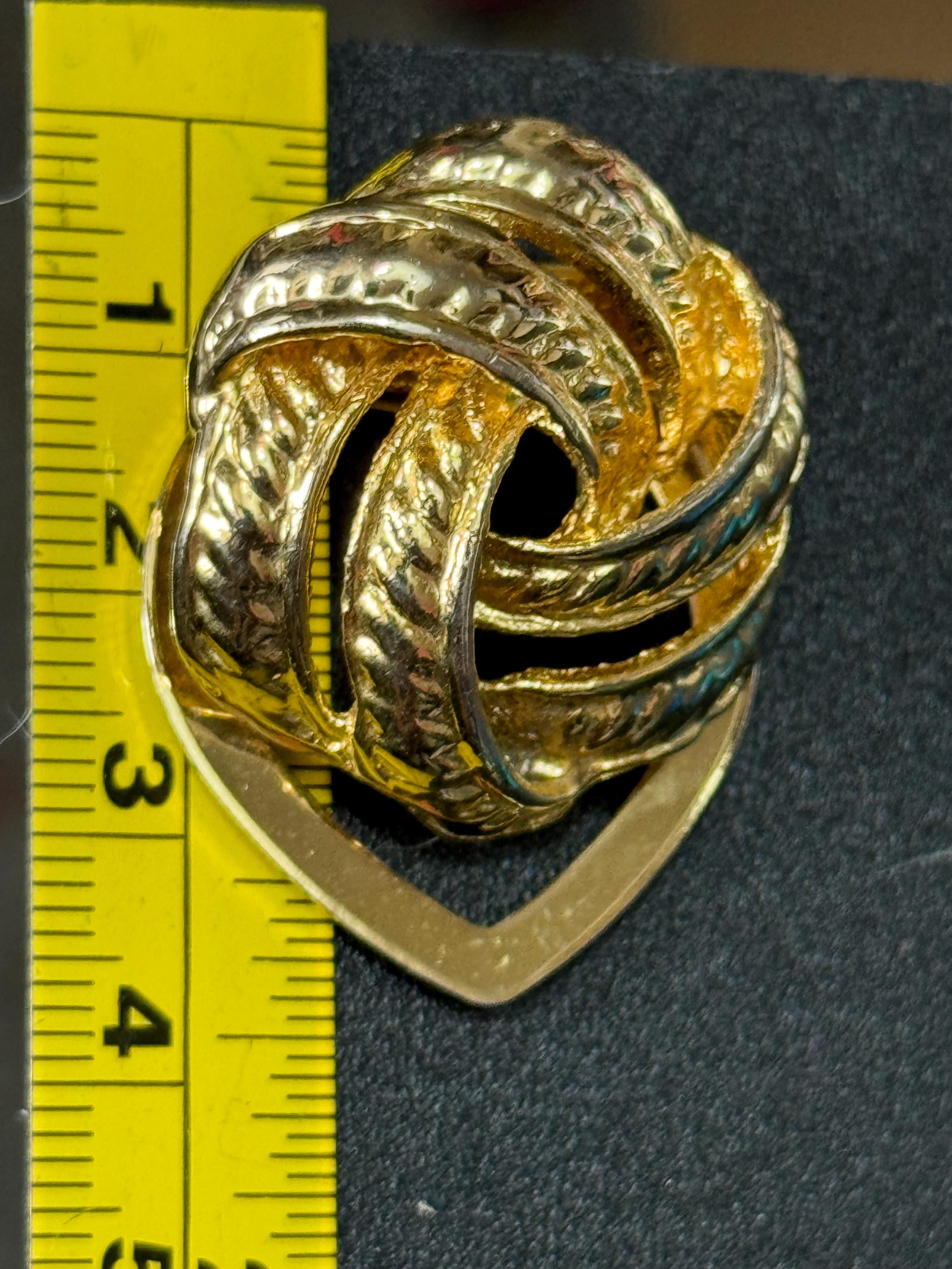 Gold Tone rope knot cut out work Scarf Clip