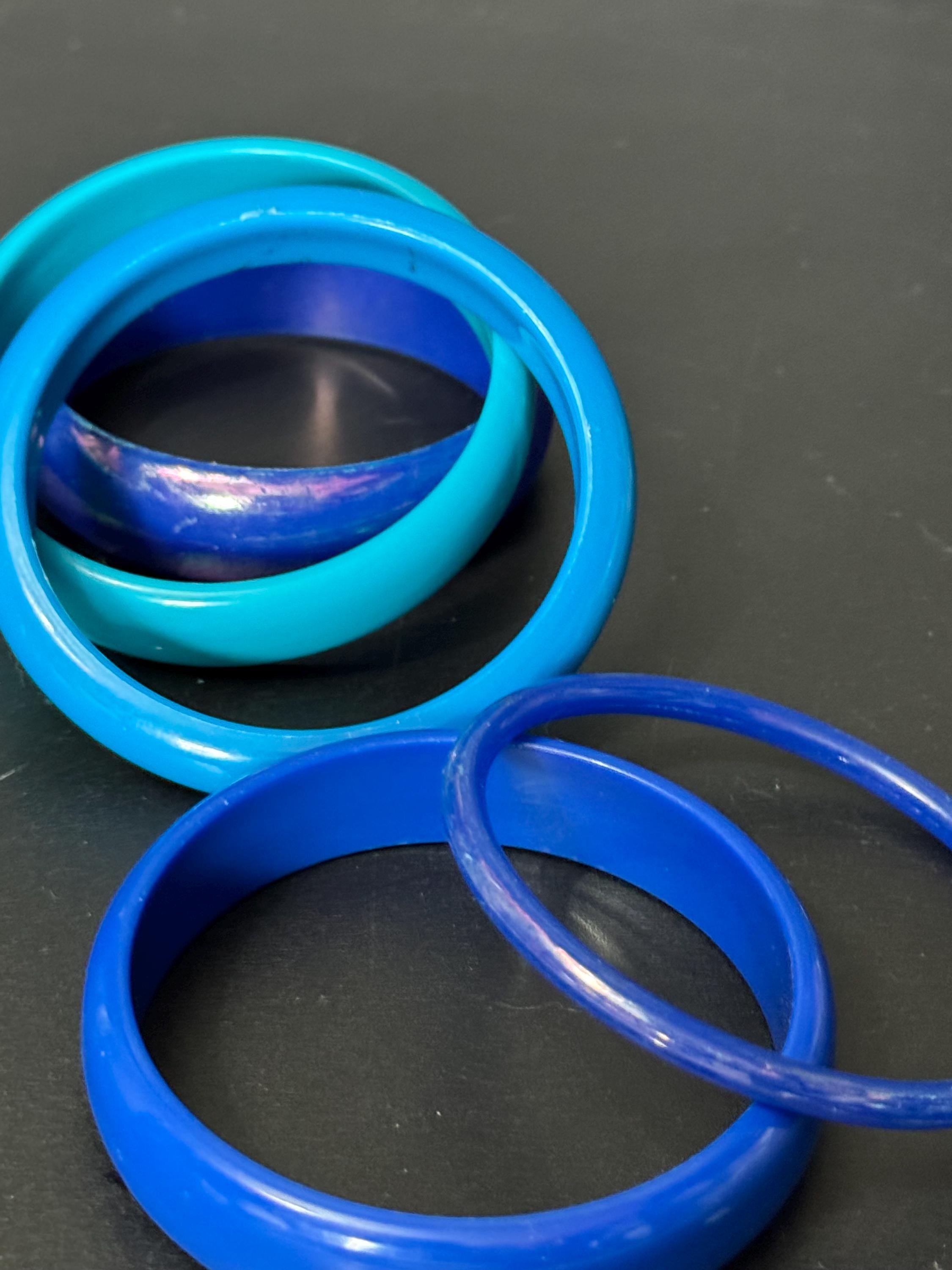 BLUE turquoise stack of vintage retro plastic bangles