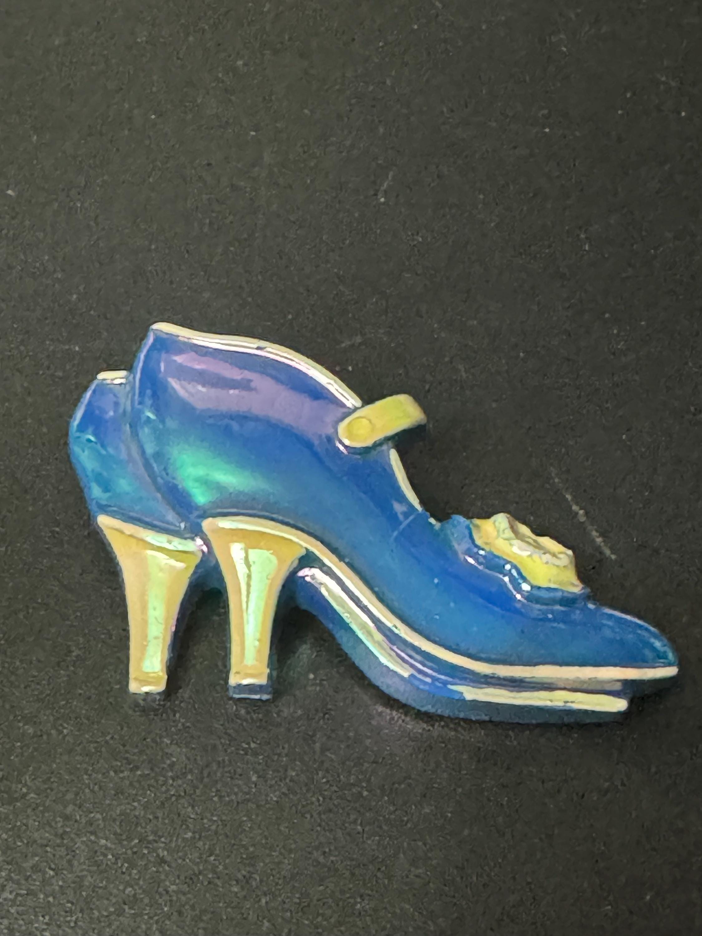 Novelty early plastic blue shoe brooch vintage French