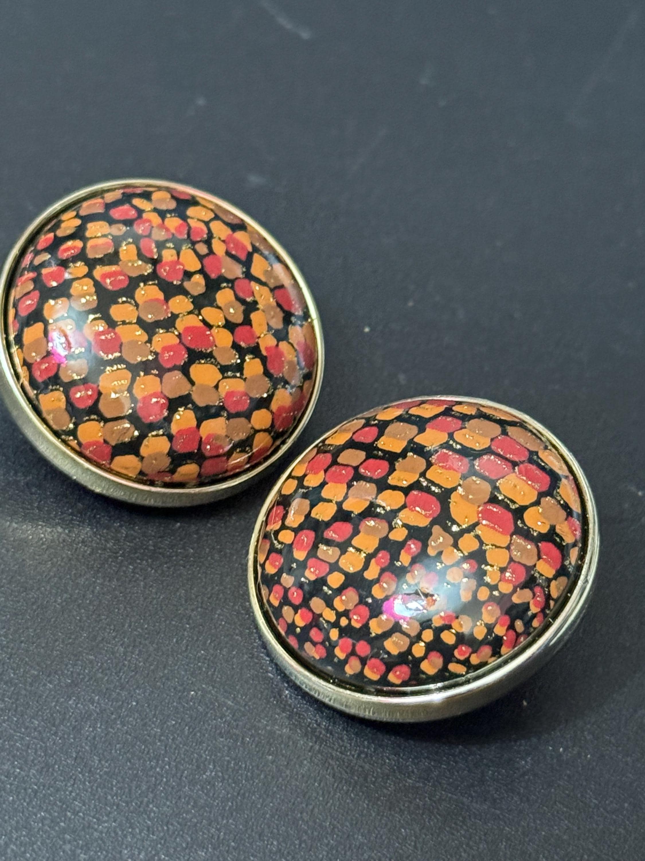 Vintage 1950s brown domed disc Clip On Earrings: Gold Tone