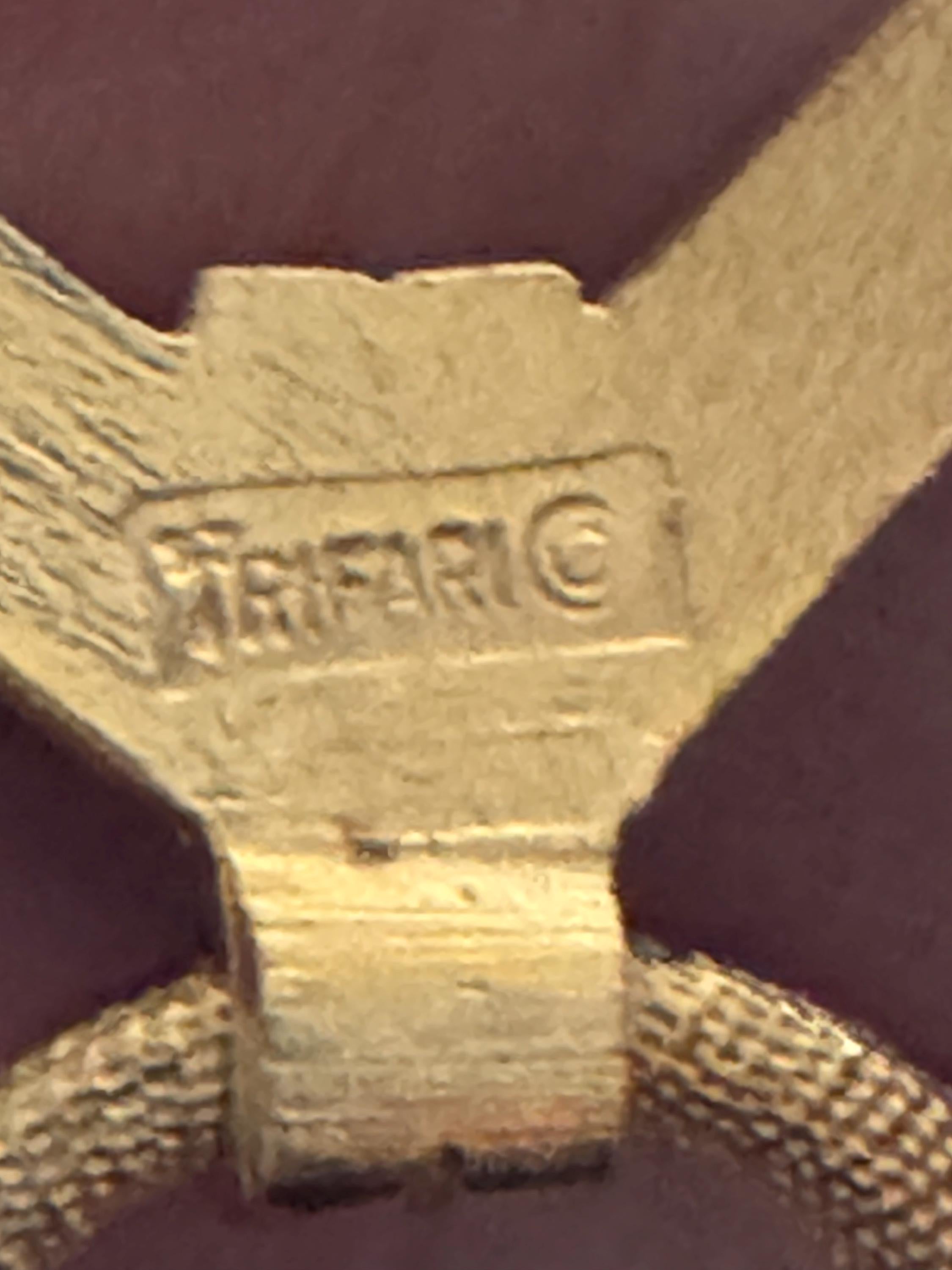 Vintage TRIFARI Gold Tone Brushed Metal Pendant Necklace (39.5cm) signed