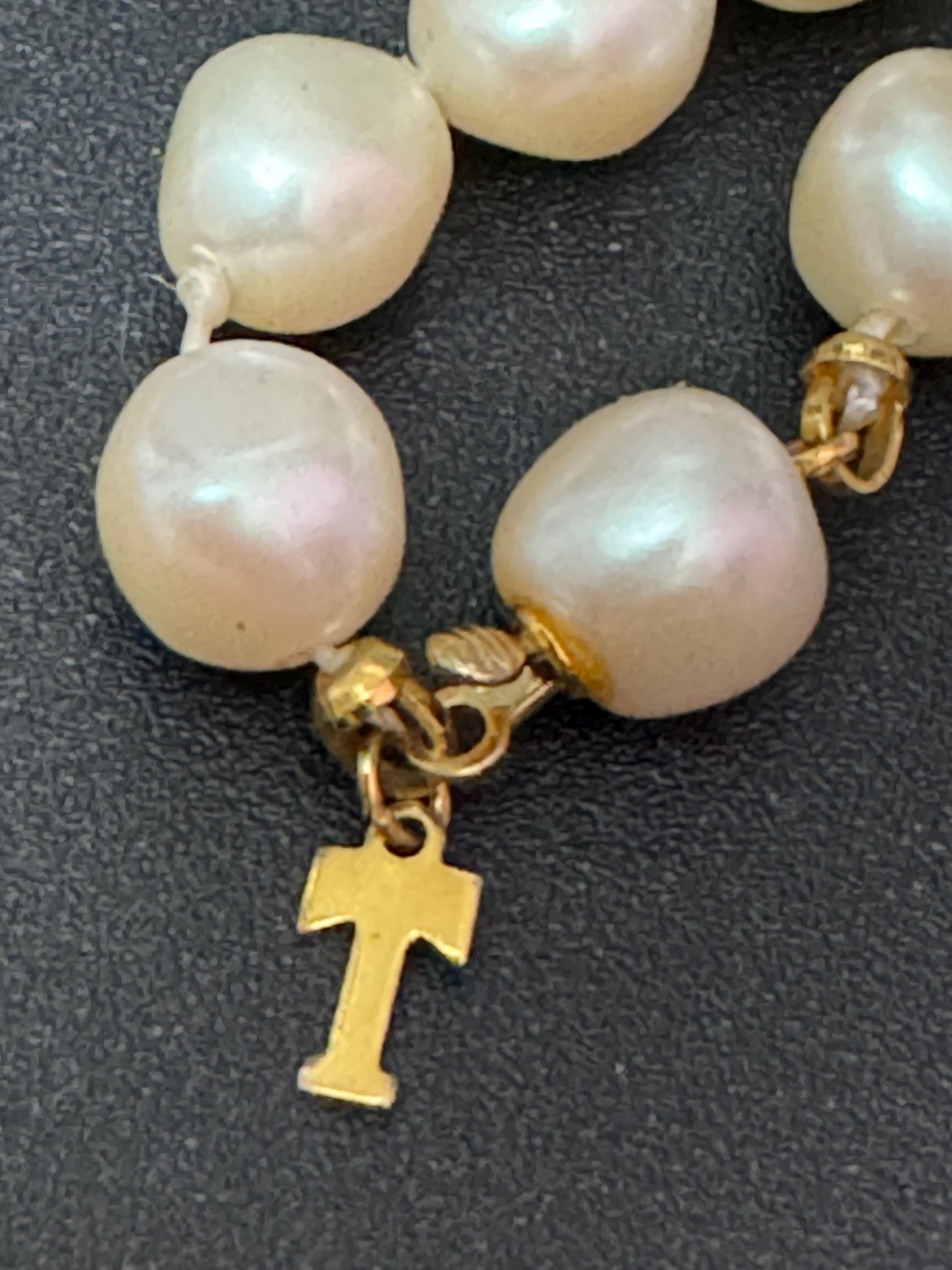 Signed Trifari Vintage cream glass pearl necklace gold tone concealed pin clasp 40cm