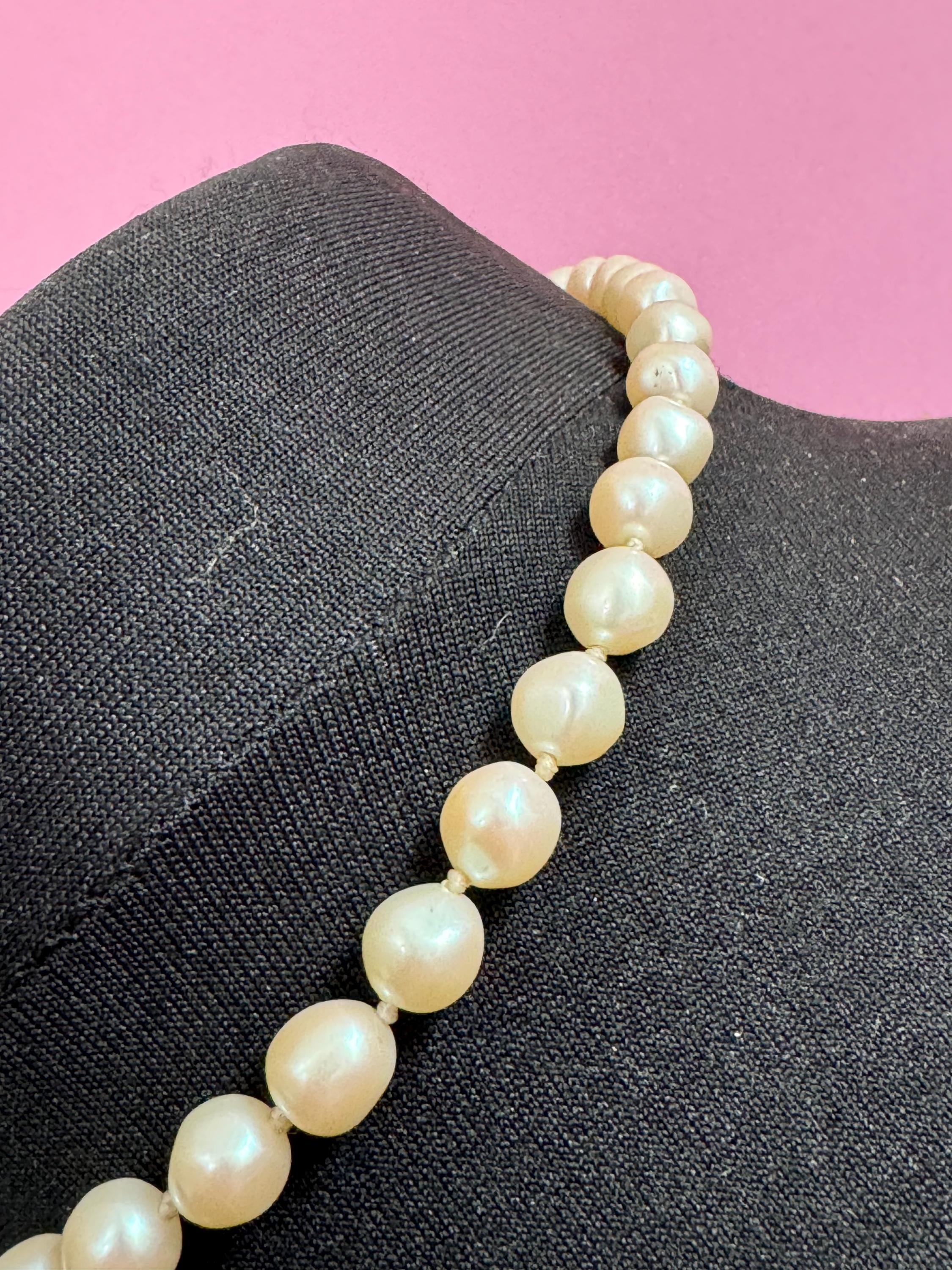 Signed Trifari Vintage cream glass pearl necklace gold tone concealed pin clasp 40cm