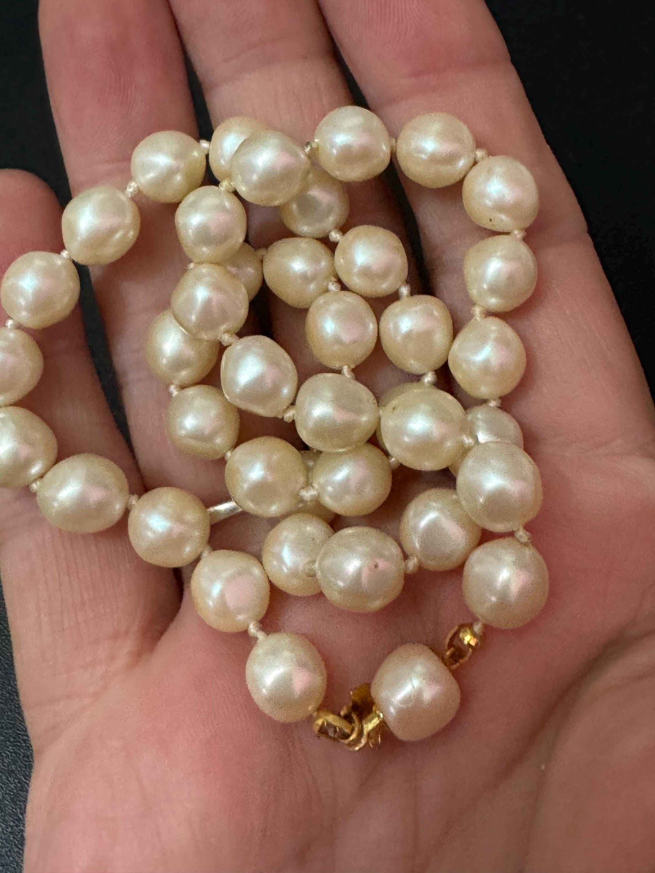 Signed Trifari Vintage cream glass pearl necklace gold tone concealed pin clasp 40cm