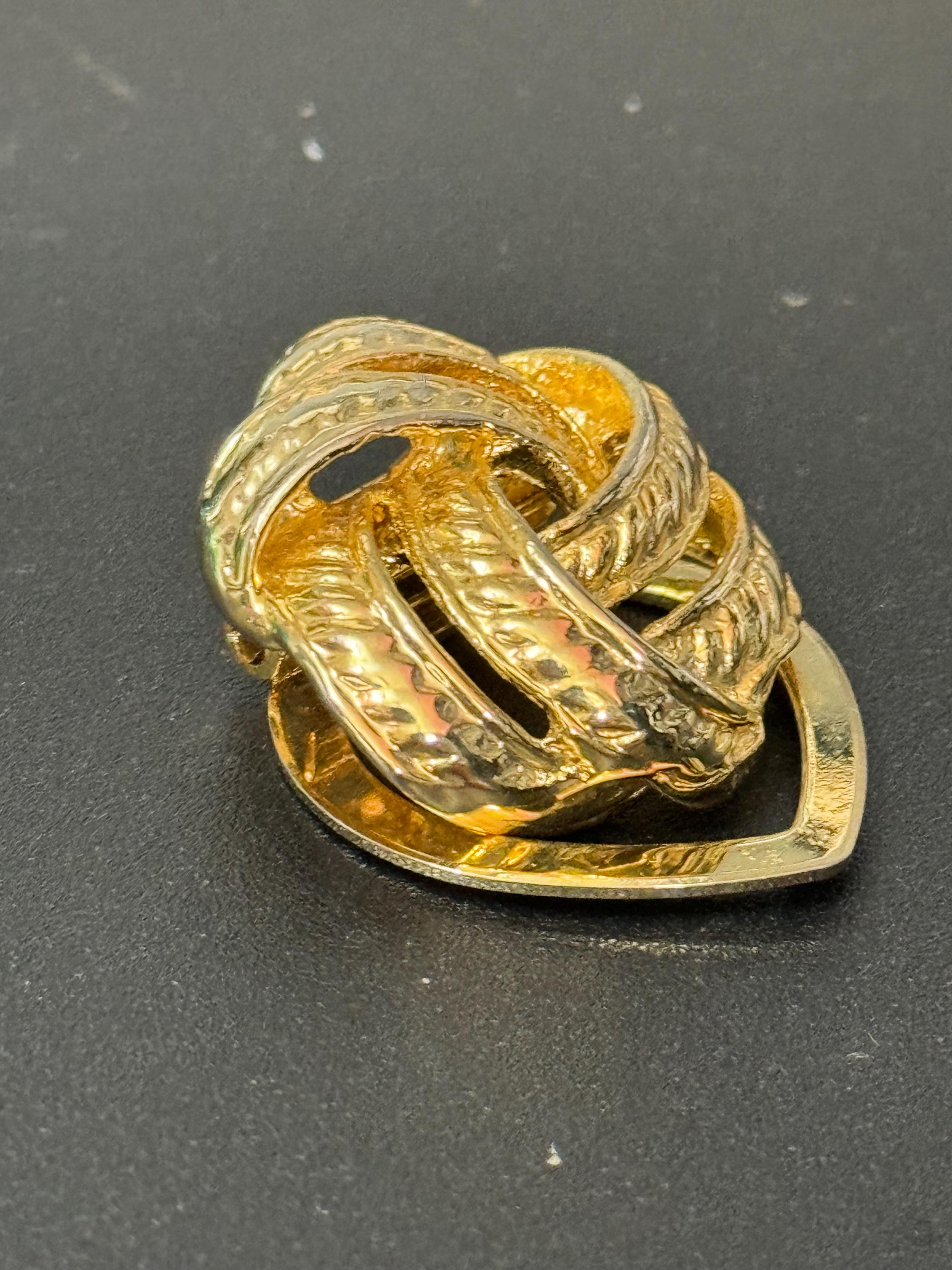 Gold Tone rope knot cut out work Scarf Clip