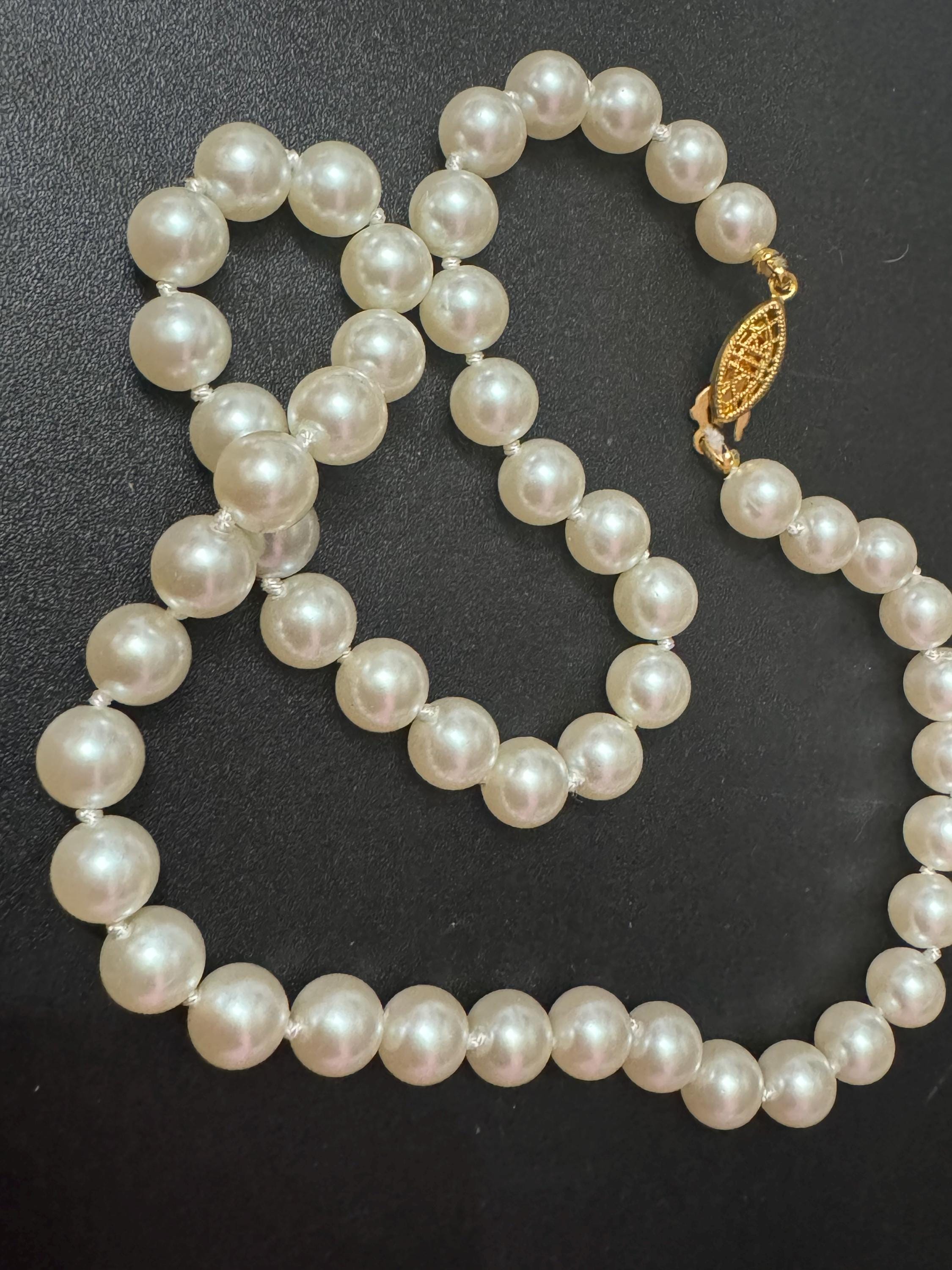 Vintage glass pearl beaded necklace, individually knotted beads 47cm gold tone
