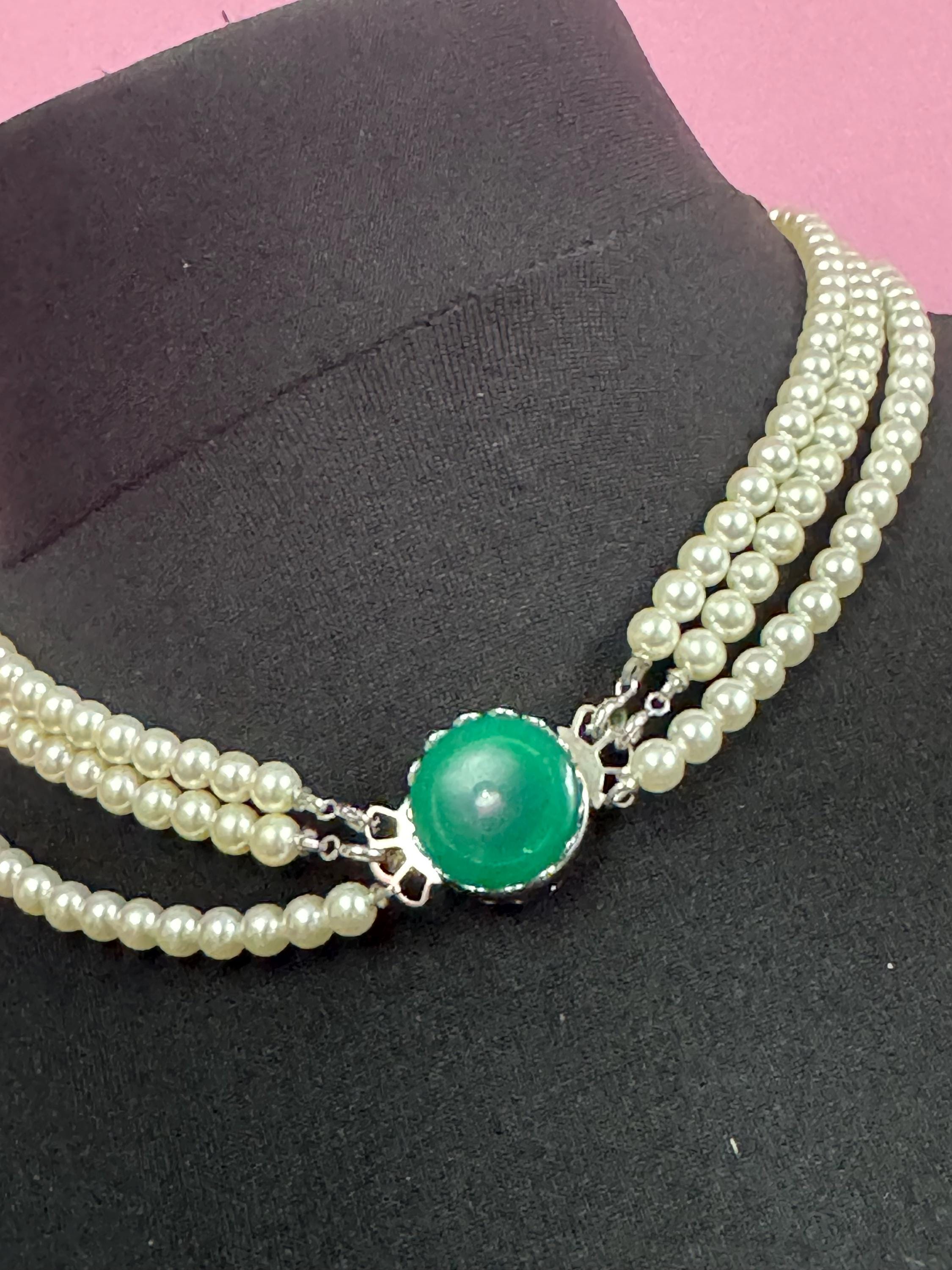 Vintage sarah Coventry faux pearl multi strand 3 row collar necklace reversable clasp green
