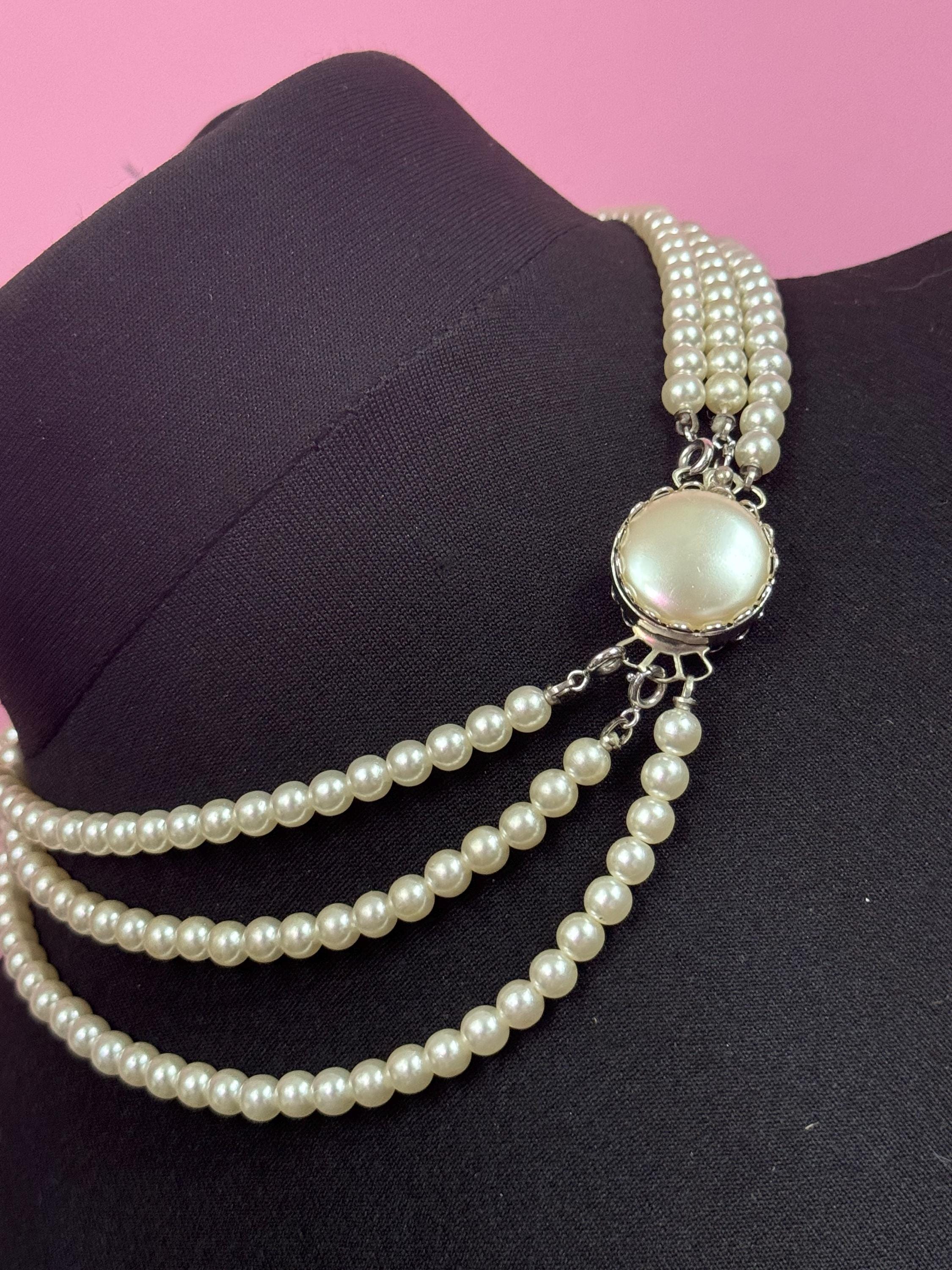 Vintage sarah Coventry faux pearl multi strand 3 row collar necklace reversable clasp green
