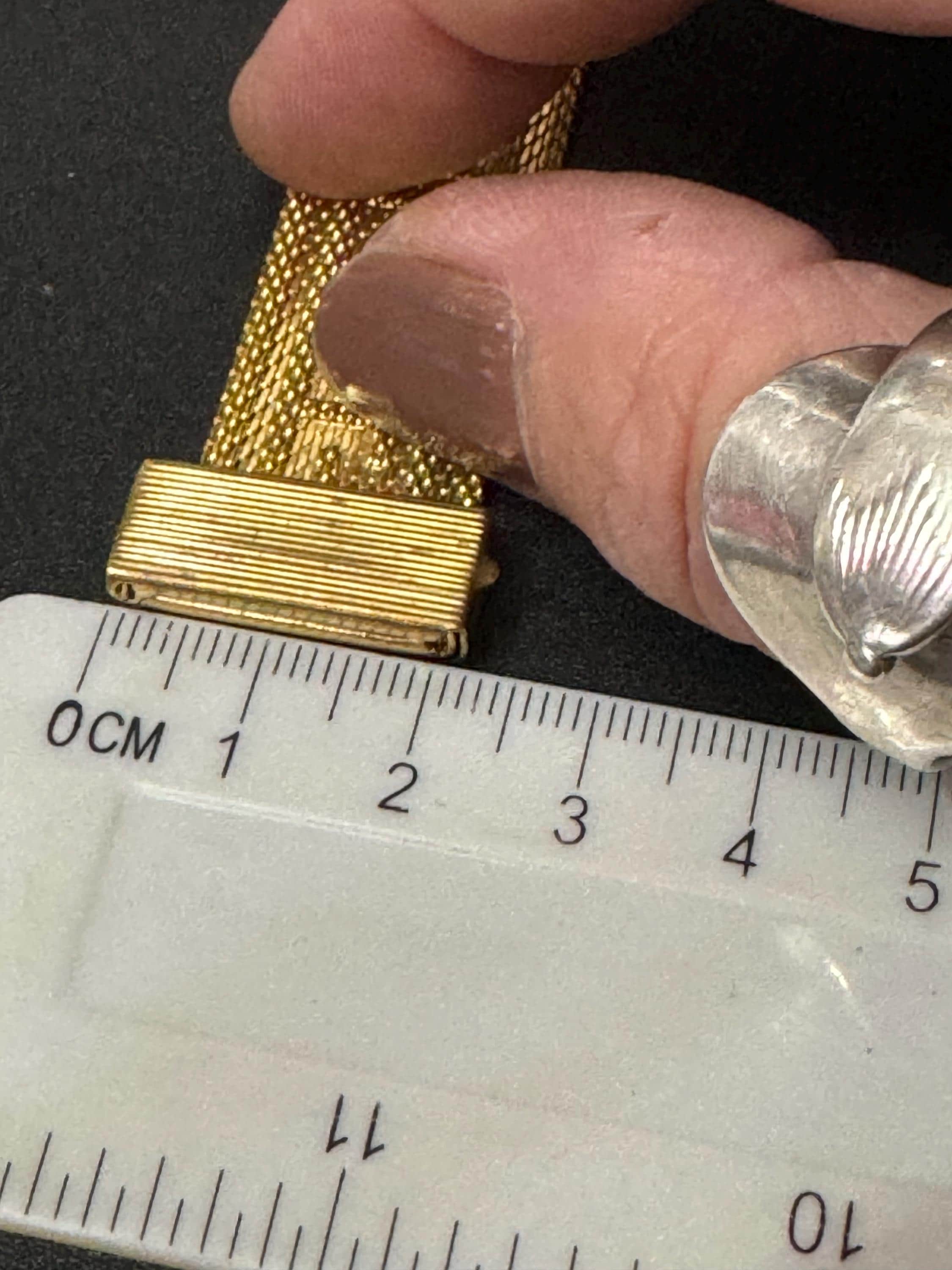 1970s Greek key design gold tone articulated flat 2cm wide tassel bracelet 19.5