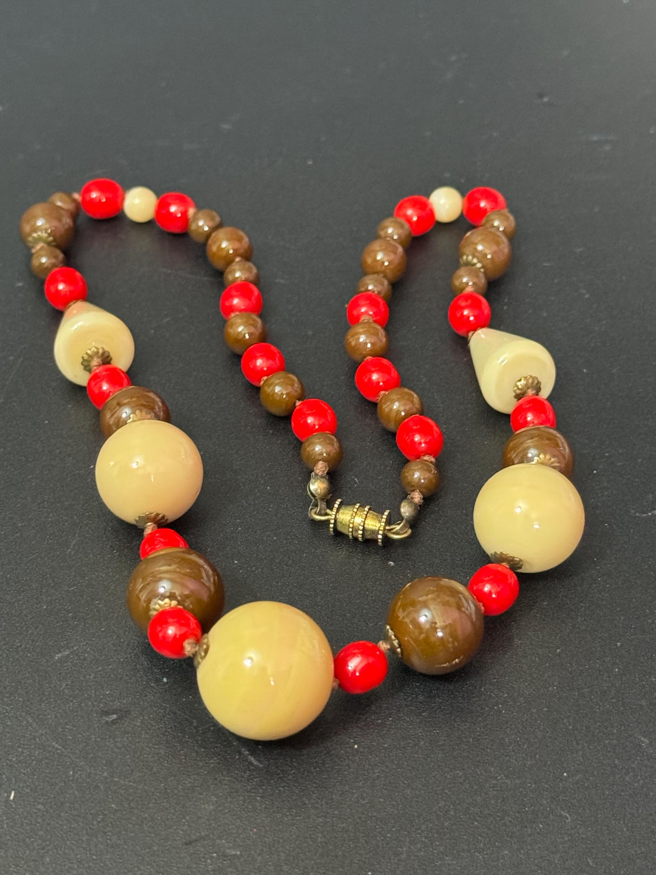 Vintage Art Deco beaded necklace, red Brown Beige beads