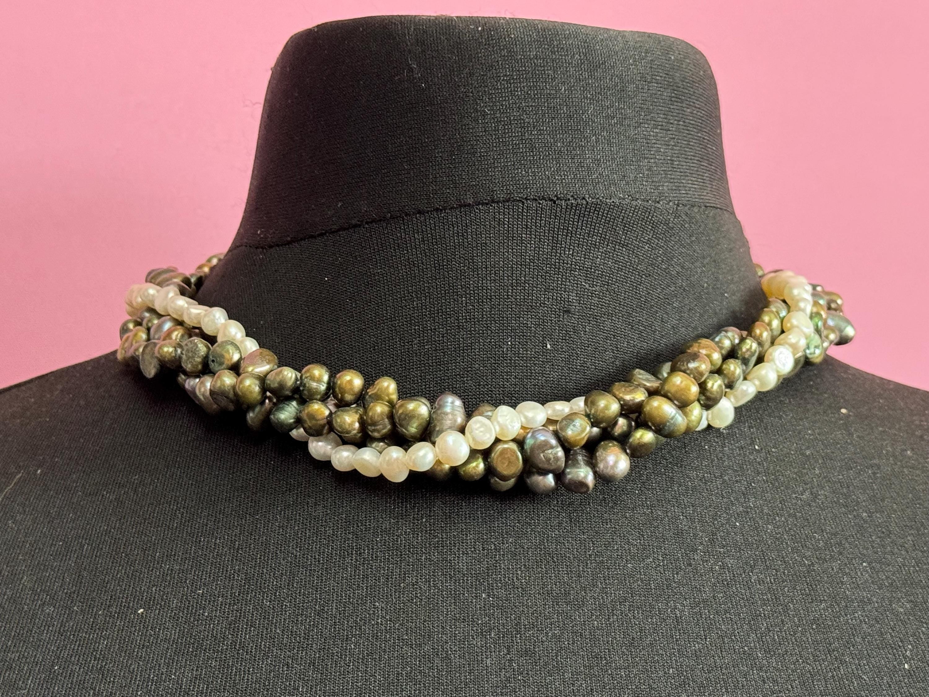 Olive green cream freshwater pearl
Choker