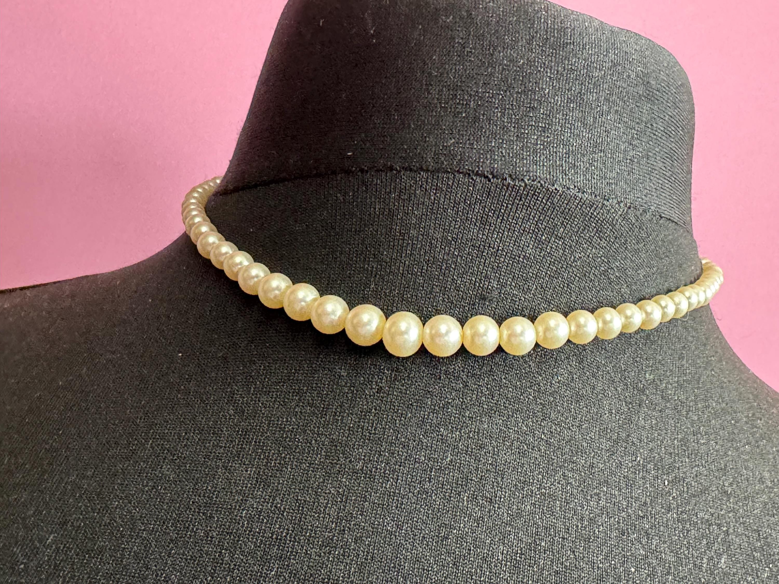 Signed pompadour Vintage short cream glass graduated pearl necklace silver tone diamanté clasp 41cm