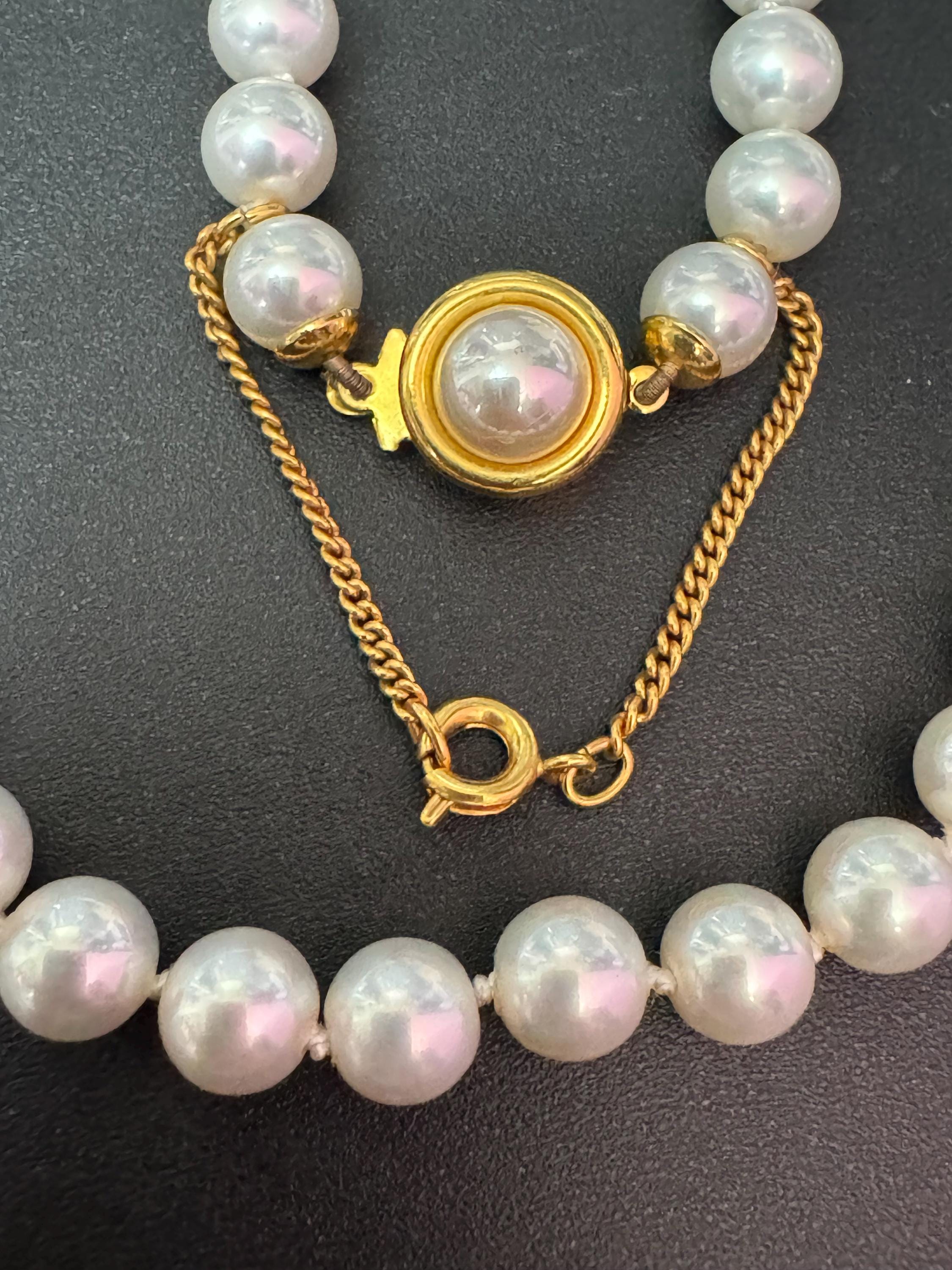 vintage white knotted glass pearl necklace modernist gold tone safety chain clasp 46cm 8mm beads