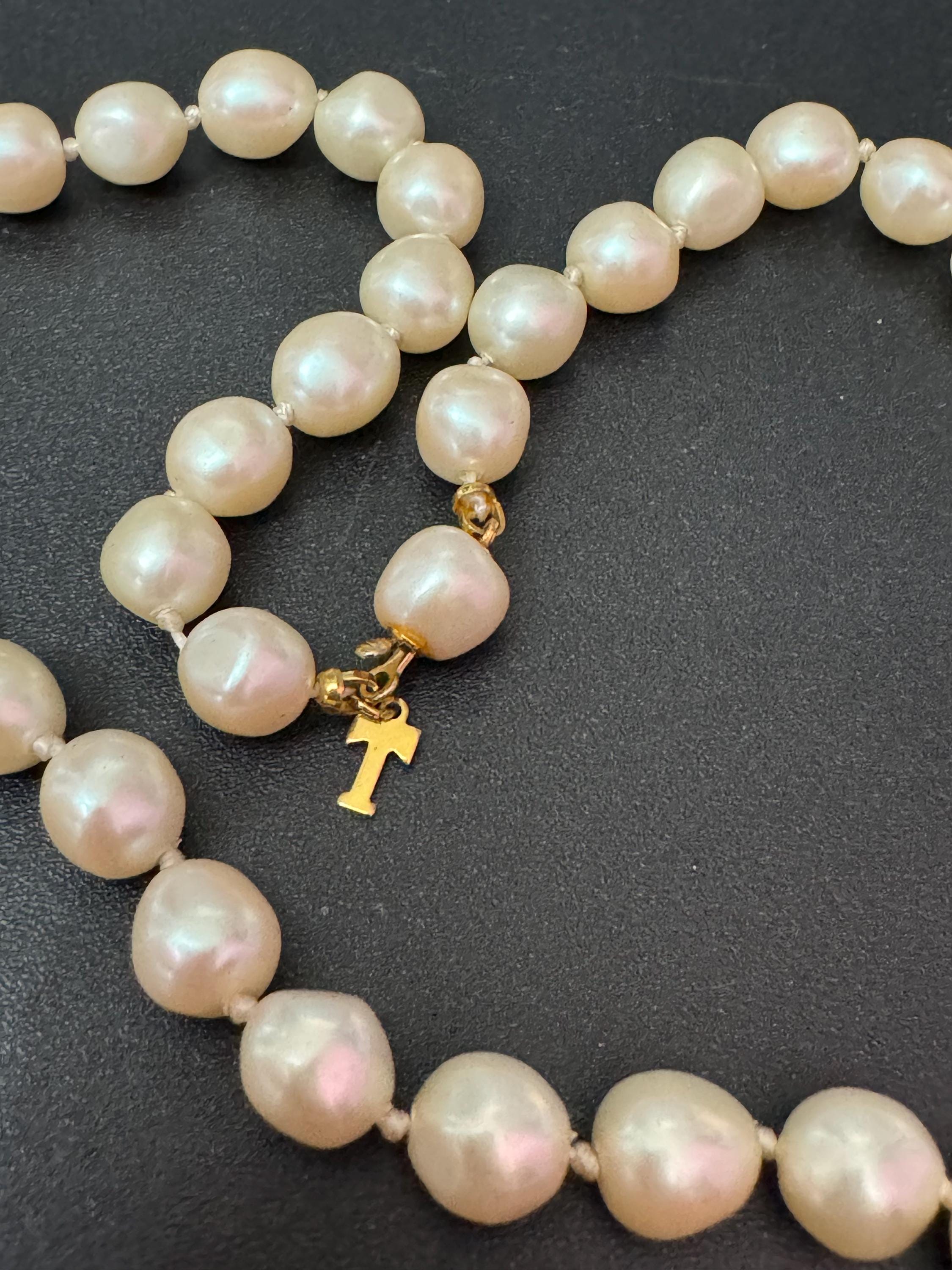 Signed Trifari Vintage cream glass pearl necklace gold tone concealed pin clasp 40cm