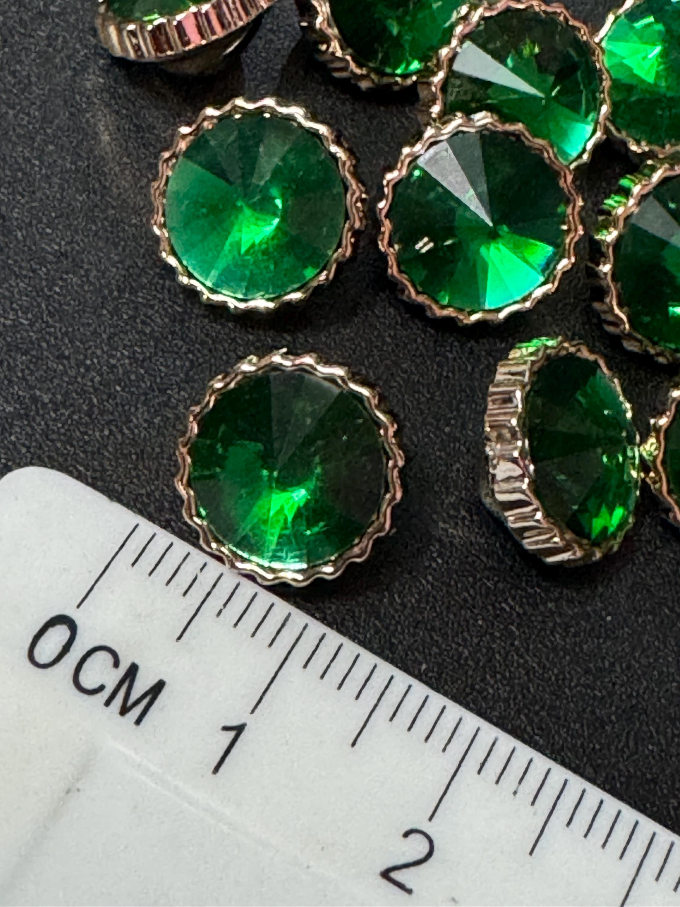 Pack of 10 Emerald Green Rivoli Diamond Acrylic Crystal Buttons - 12mm Gold Tone