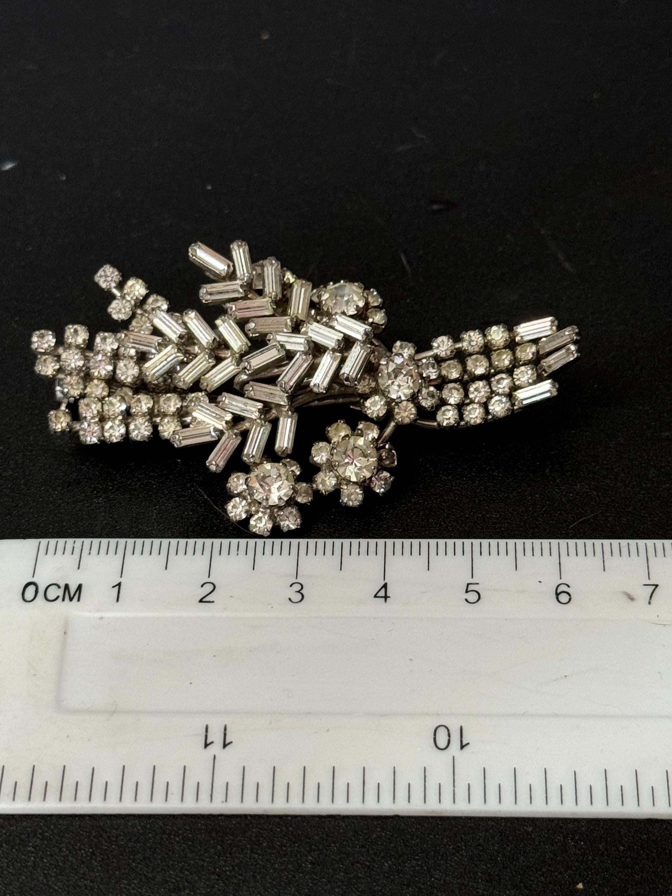 Vintage floral paste glass clear Diamanté silver tone Brooch