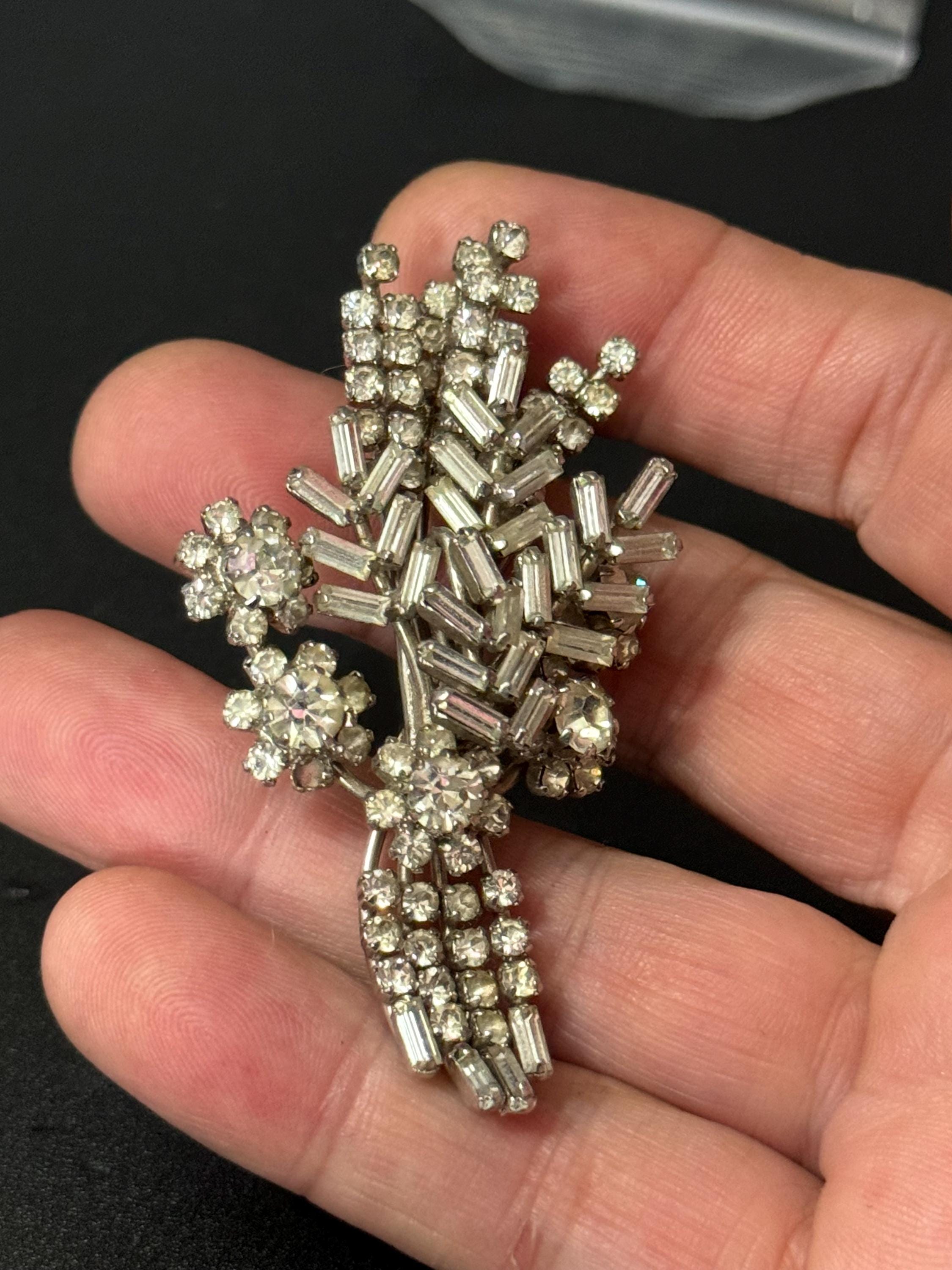 Vintage floral paste glass clear Diamanté silver tone Brooch