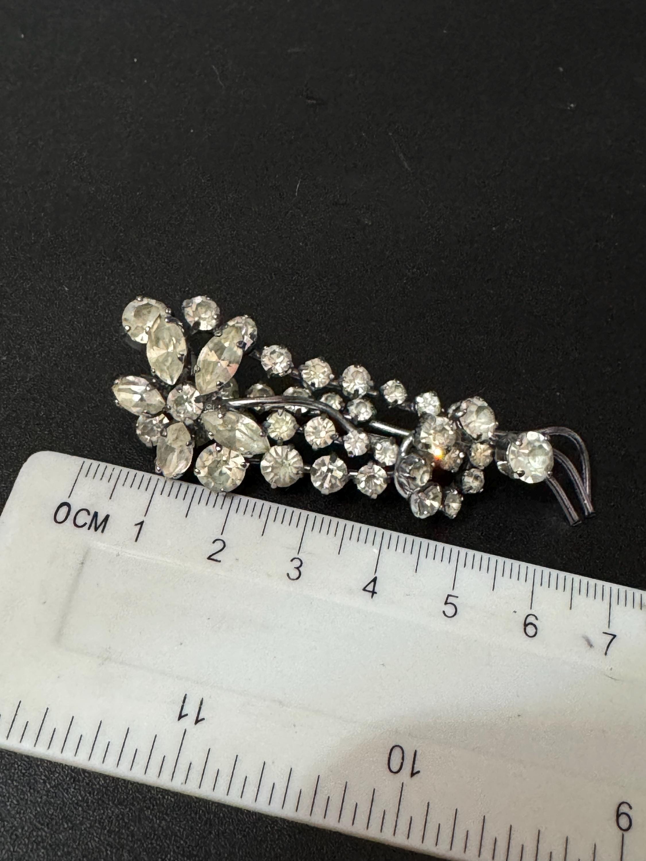 Vintage floral paste glass clear Diamanté silver tone Brooch
