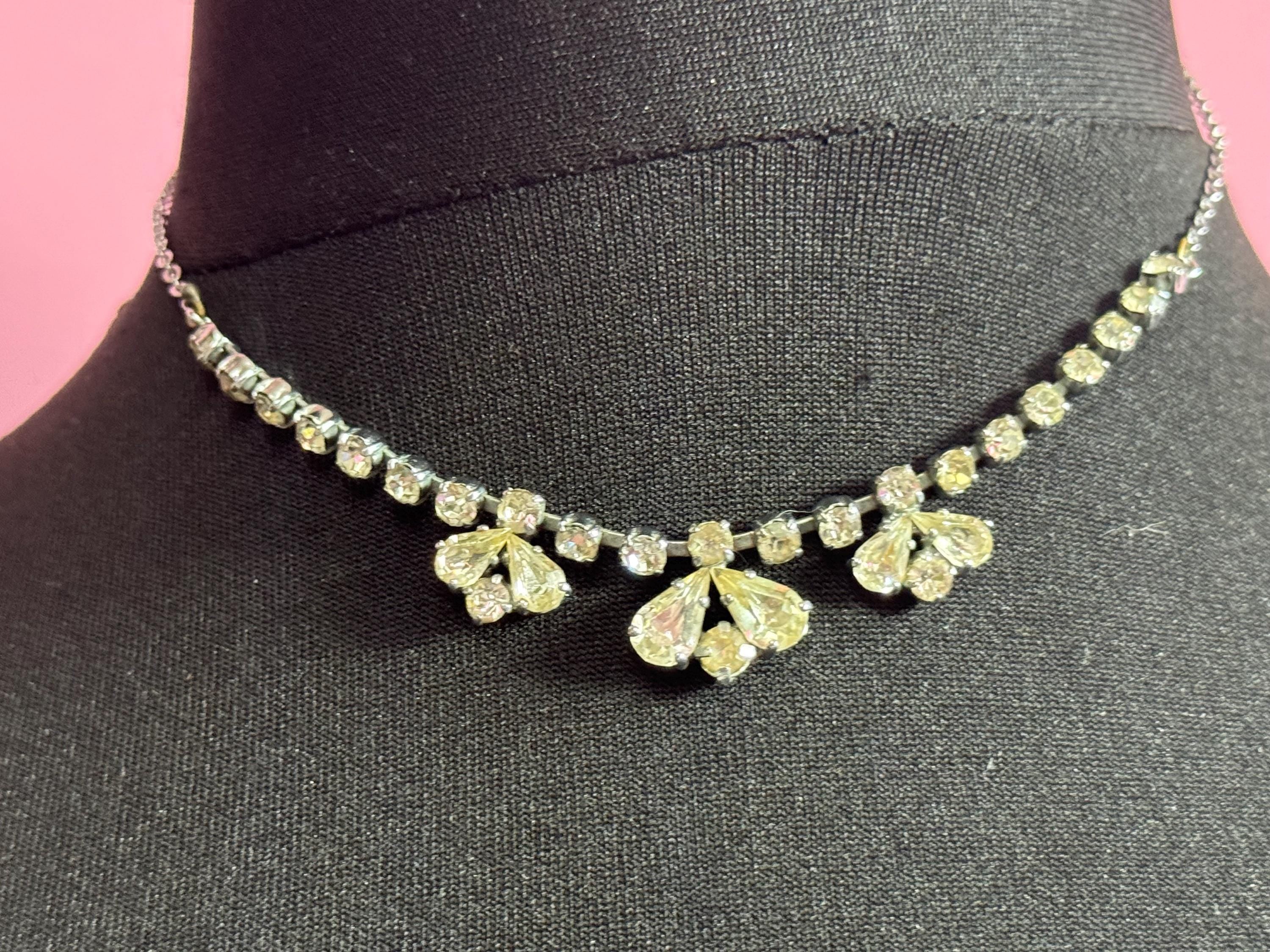 Vintage clear diamanté glass rhinestone crystal silver tone necklace 41cm