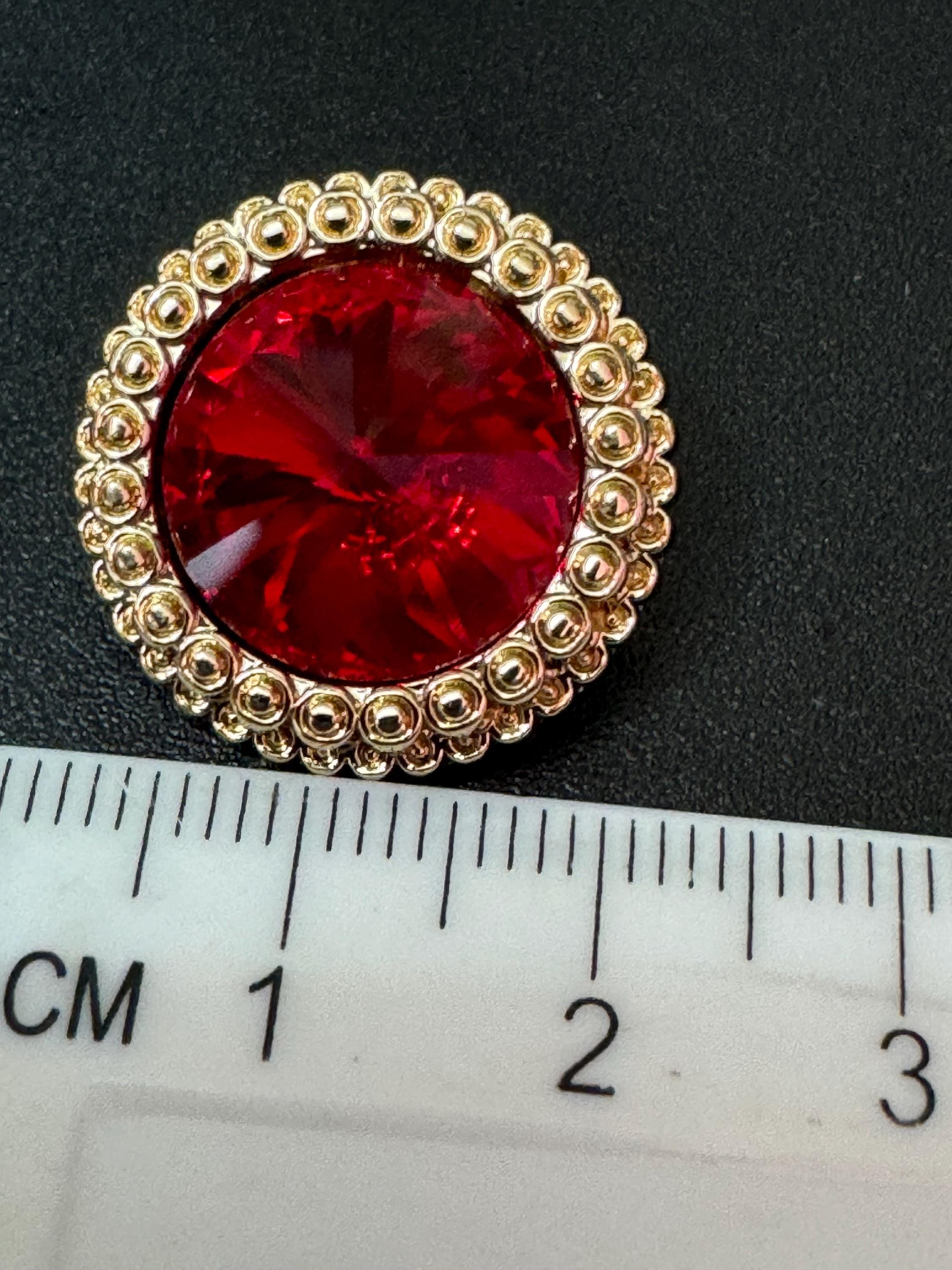Ruby Red Rivoli Crystal Buttons: Gold Tone Shank, 21mm, Pack of 5
