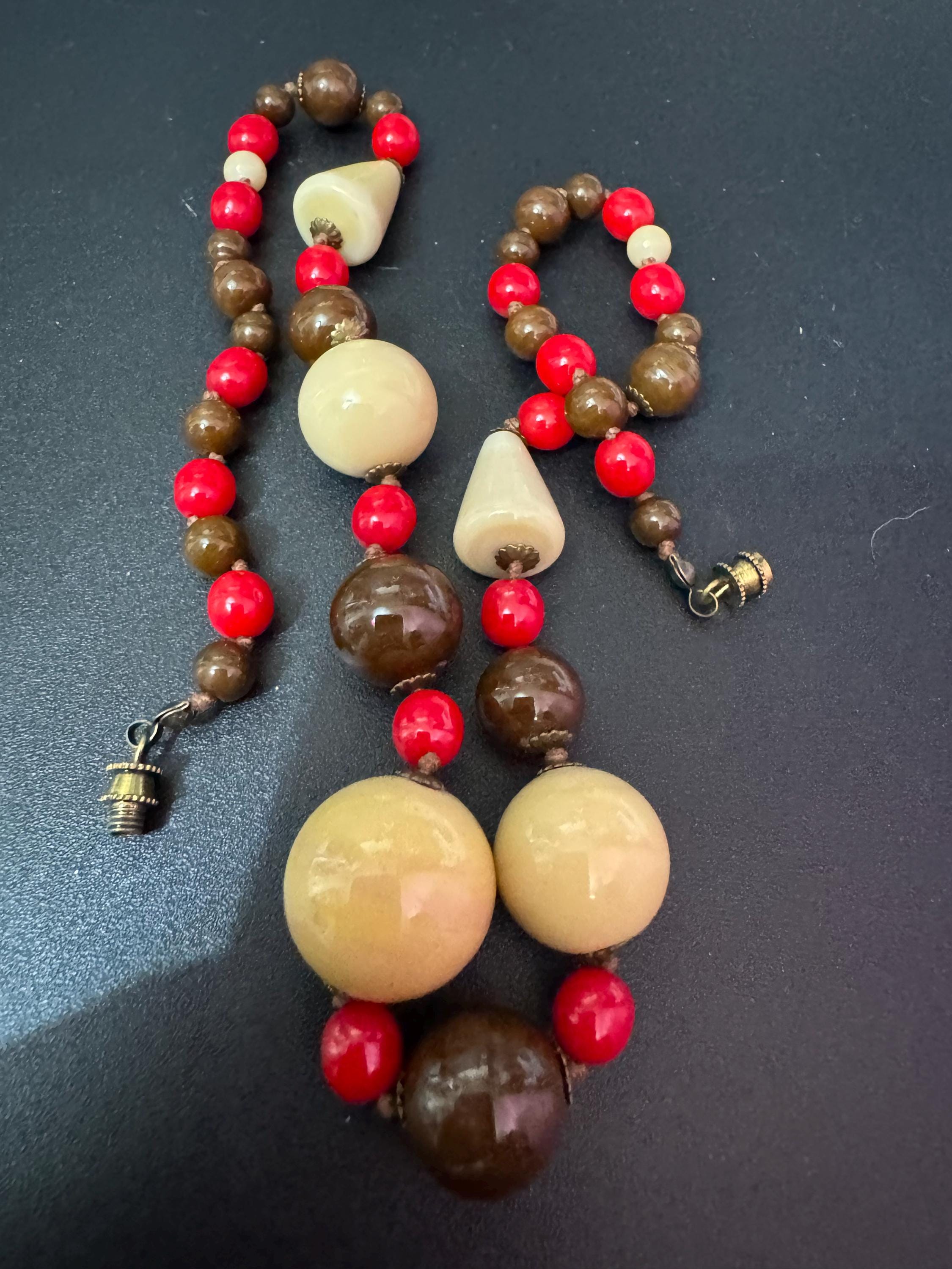 Vintage Art Deco beaded necklace, red Brown Beige beads