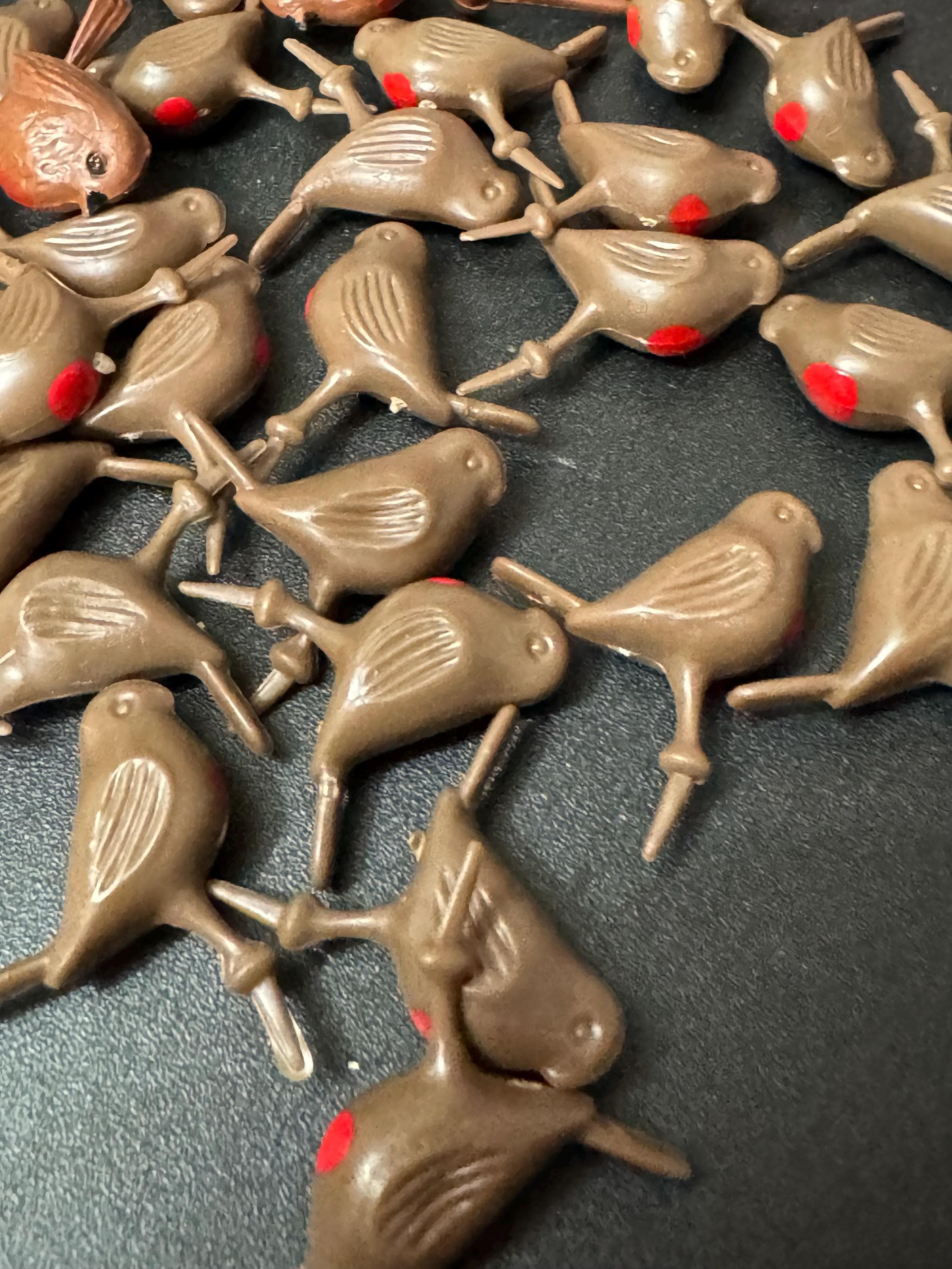 Retro Robin Redbreast medium brown red plastic Christmas Cake Topper Decoration Snow Scene baking