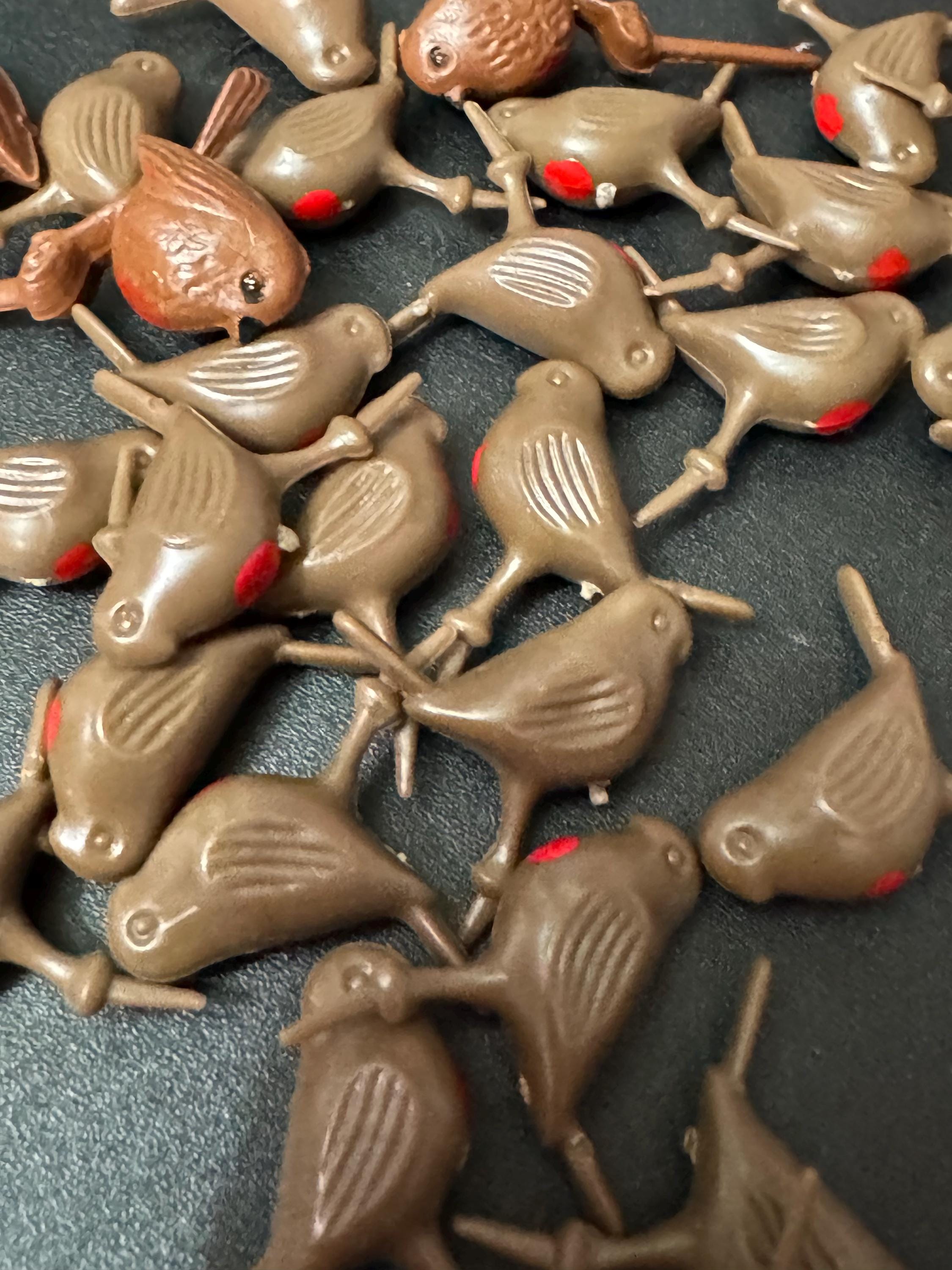 Retro Robin Redbreast medium brown red plastic Christmas Cake Topper Decoration Snow Scene baking