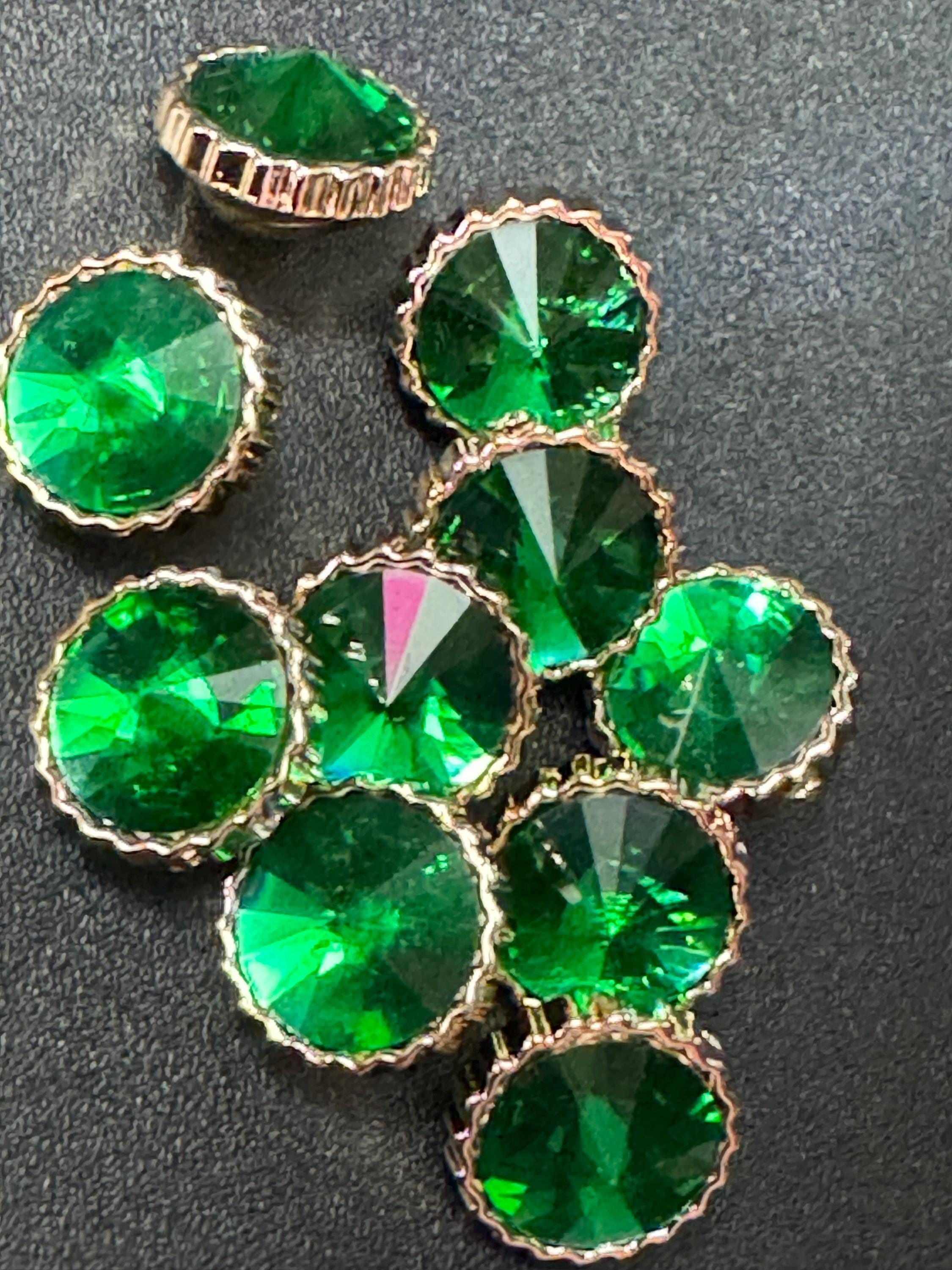 Pack of 10 Emerald Green Rivoli Diamond Acrylic Crystal Buttons - 12mm Gold Tone