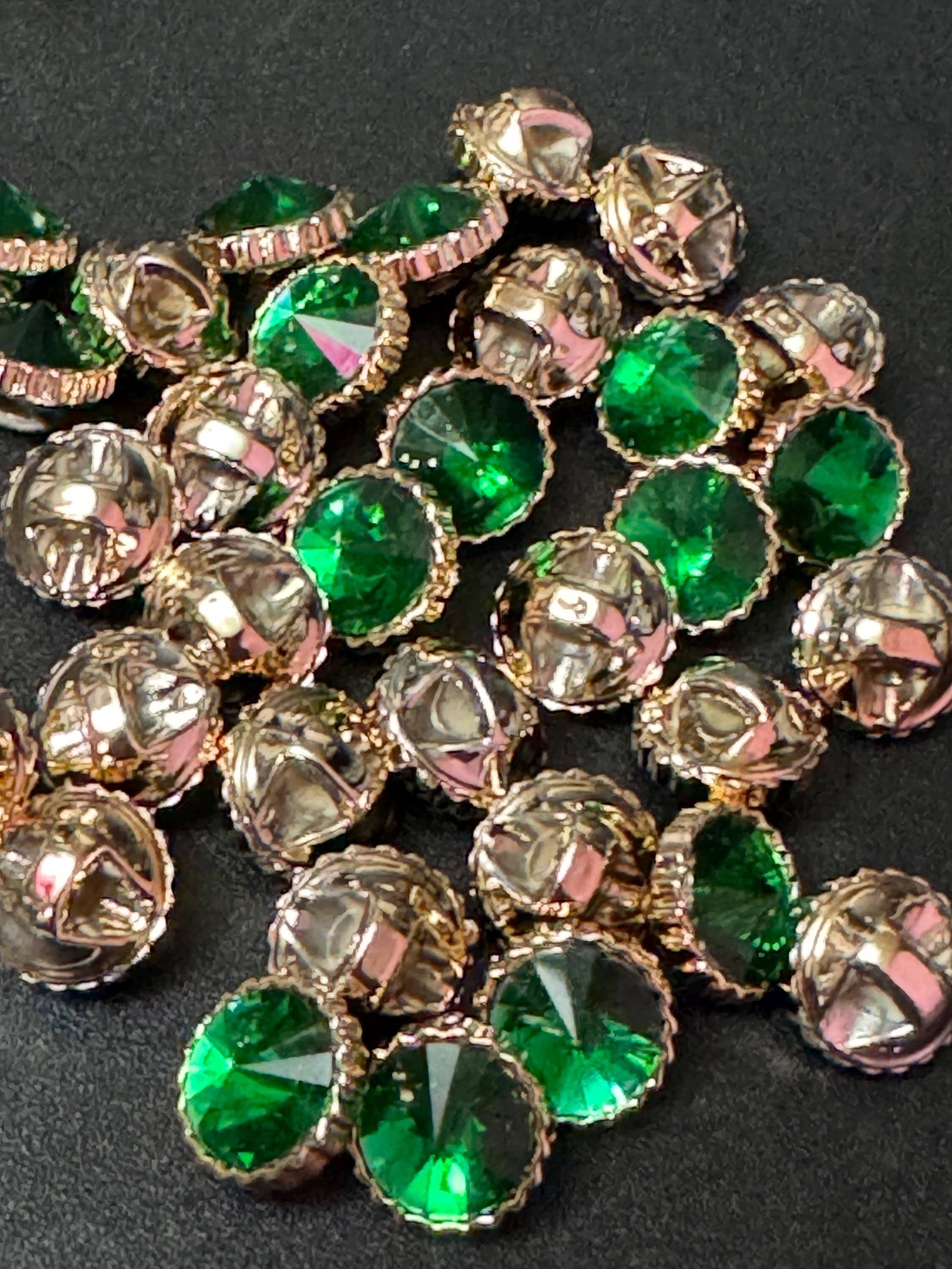 Pack of 10 Emerald Green Rivoli Diamond Acrylic Crystal Buttons - 12mm Gold Tone