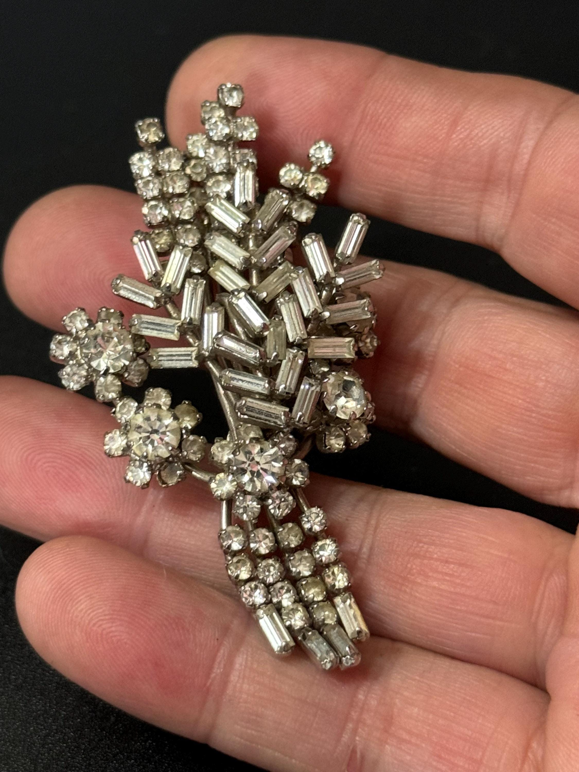 Vintage floral paste glass clear Diamanté silver tone Brooch