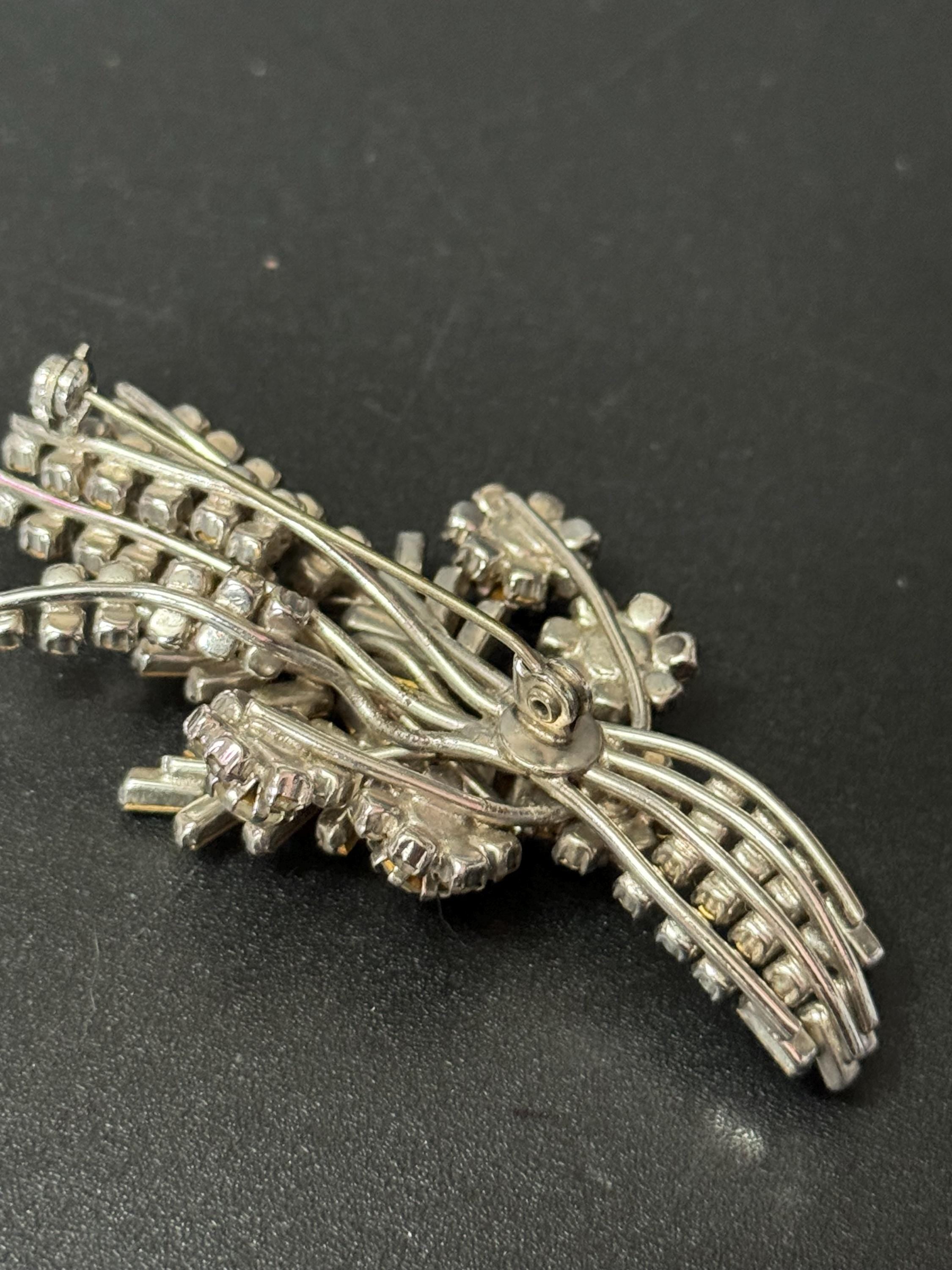 Vintage floral paste glass clear Diamanté silver tone Brooch
