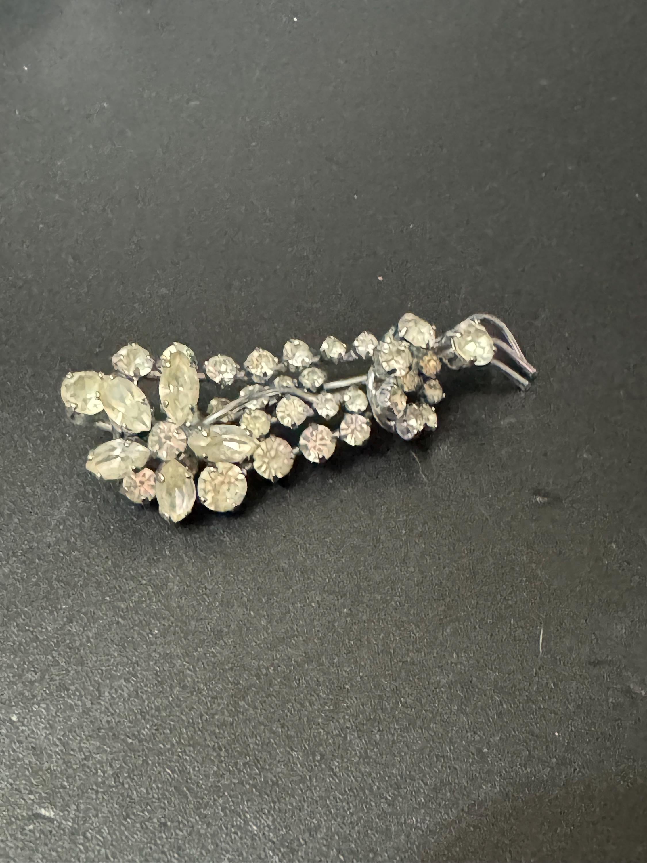 Vintage floral paste glass clear Diamanté silver tone Brooch