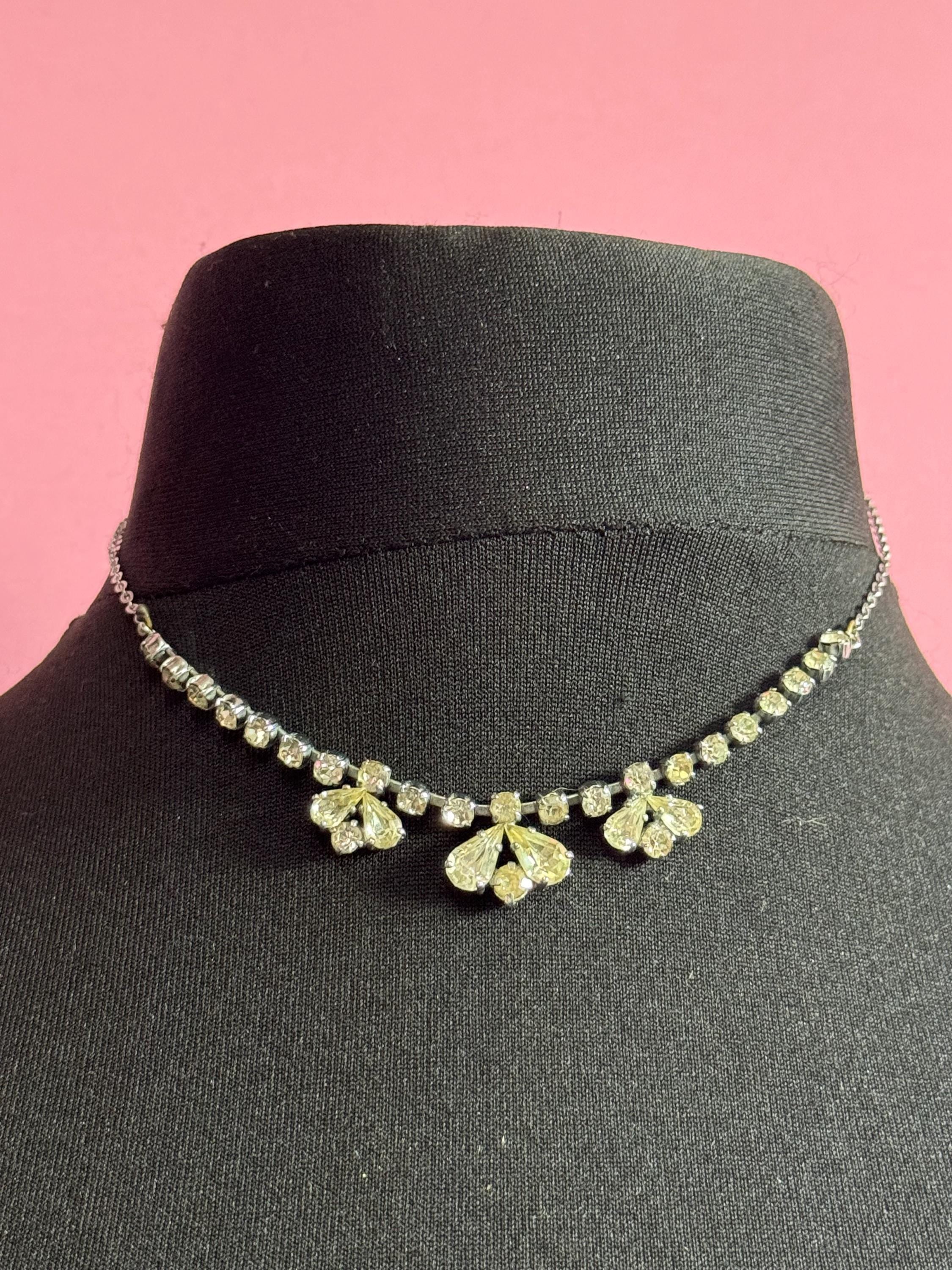 Vintage clear diamanté glass rhinestone crystal silver tone necklace 41cm