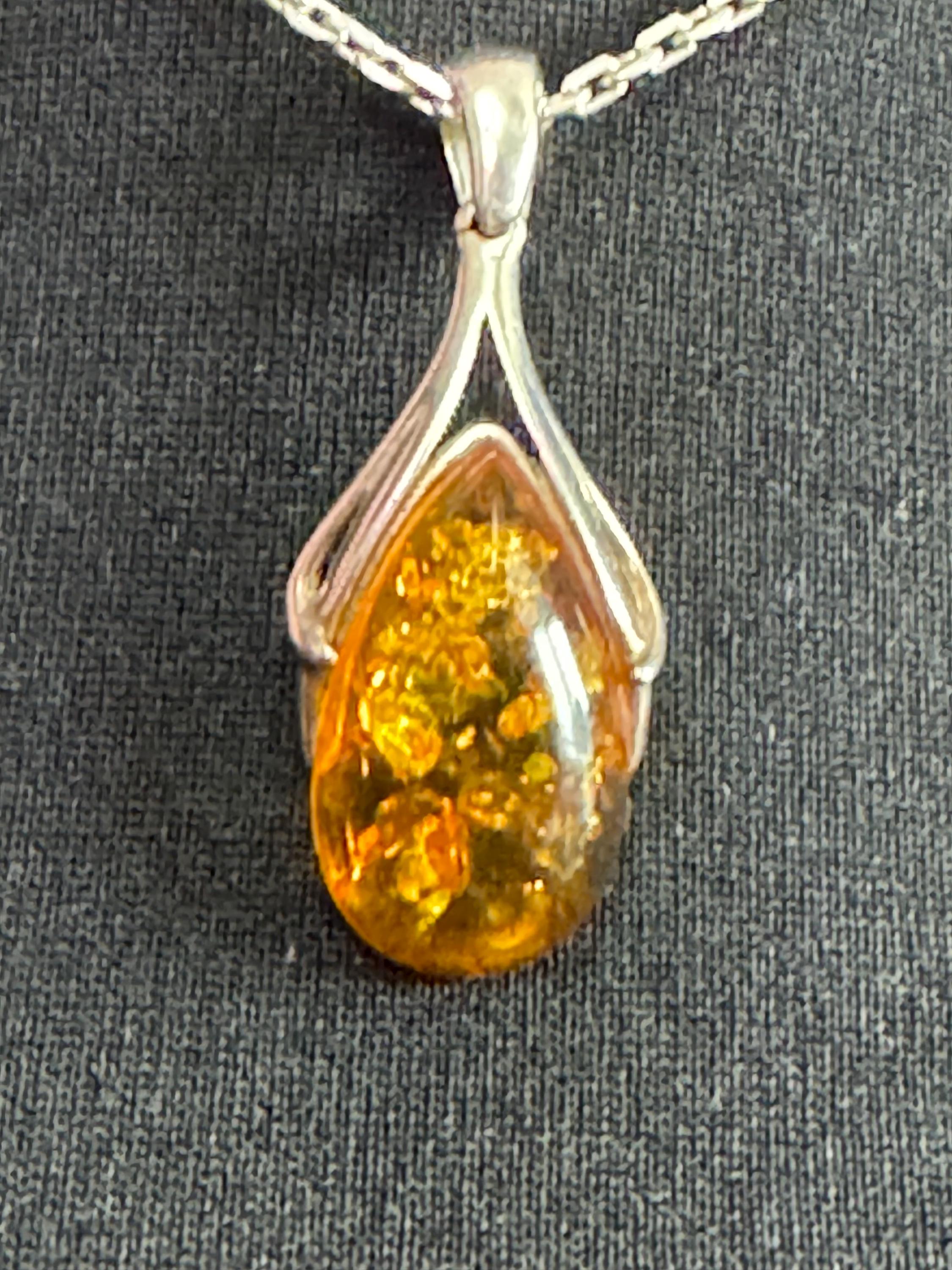Natural Amber gem set teardrop Pendant and chain necklace Sterling 925 Silver gemstone resin jewellery 9.5 grams