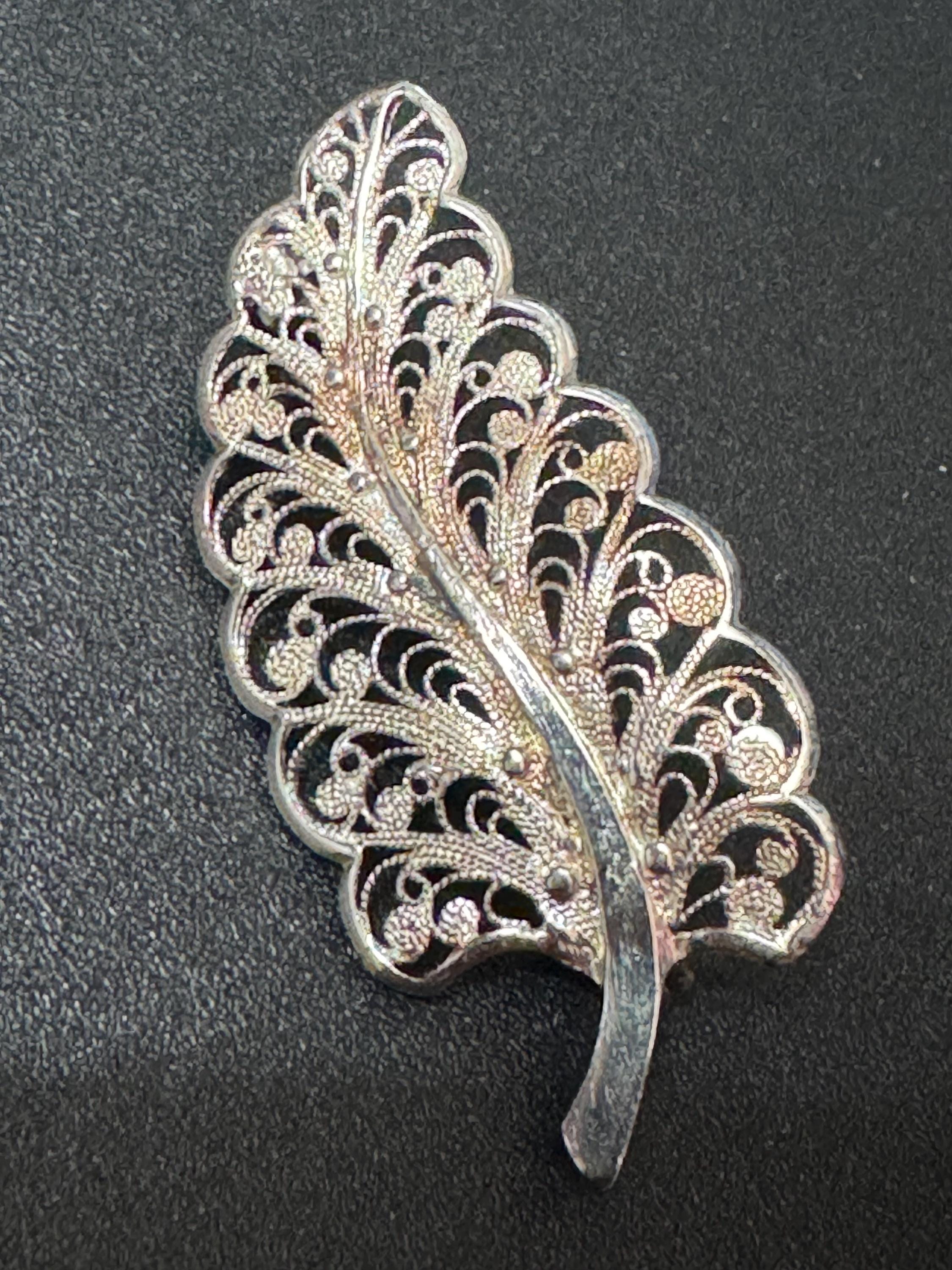 continental silver filigree floral Brooch, Art deco 5cm
