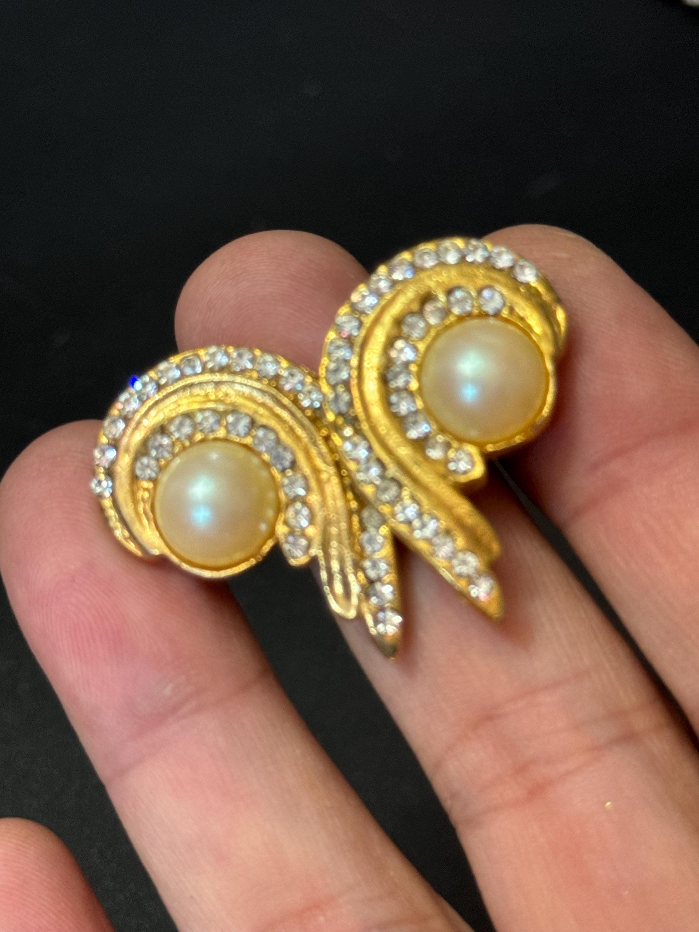 Retro Gold Tone Faux Pearl Diamanté Swirl Stud Earrings