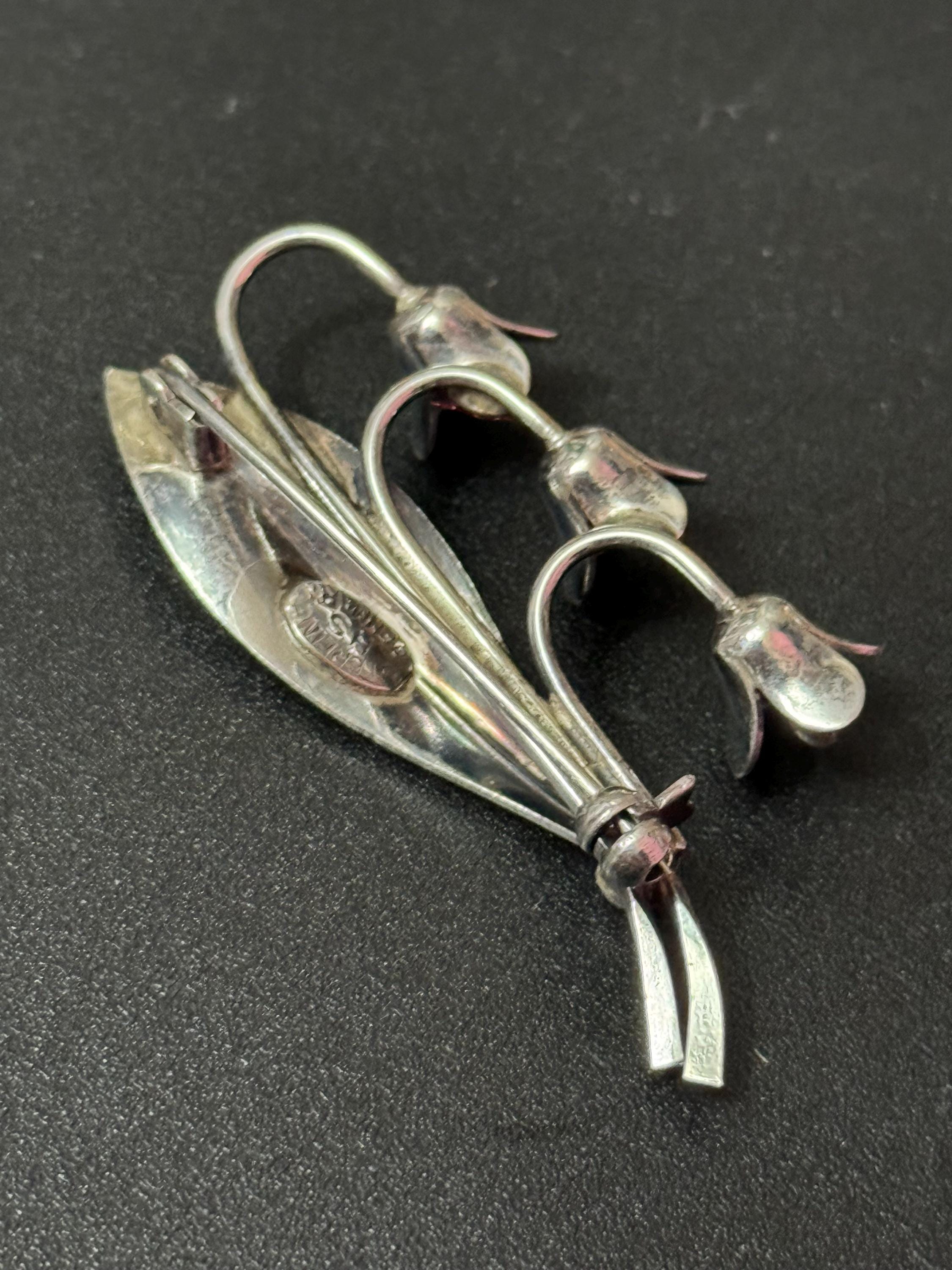 Sterling silver floral brooch 5.9 grams 4.75cm art deco